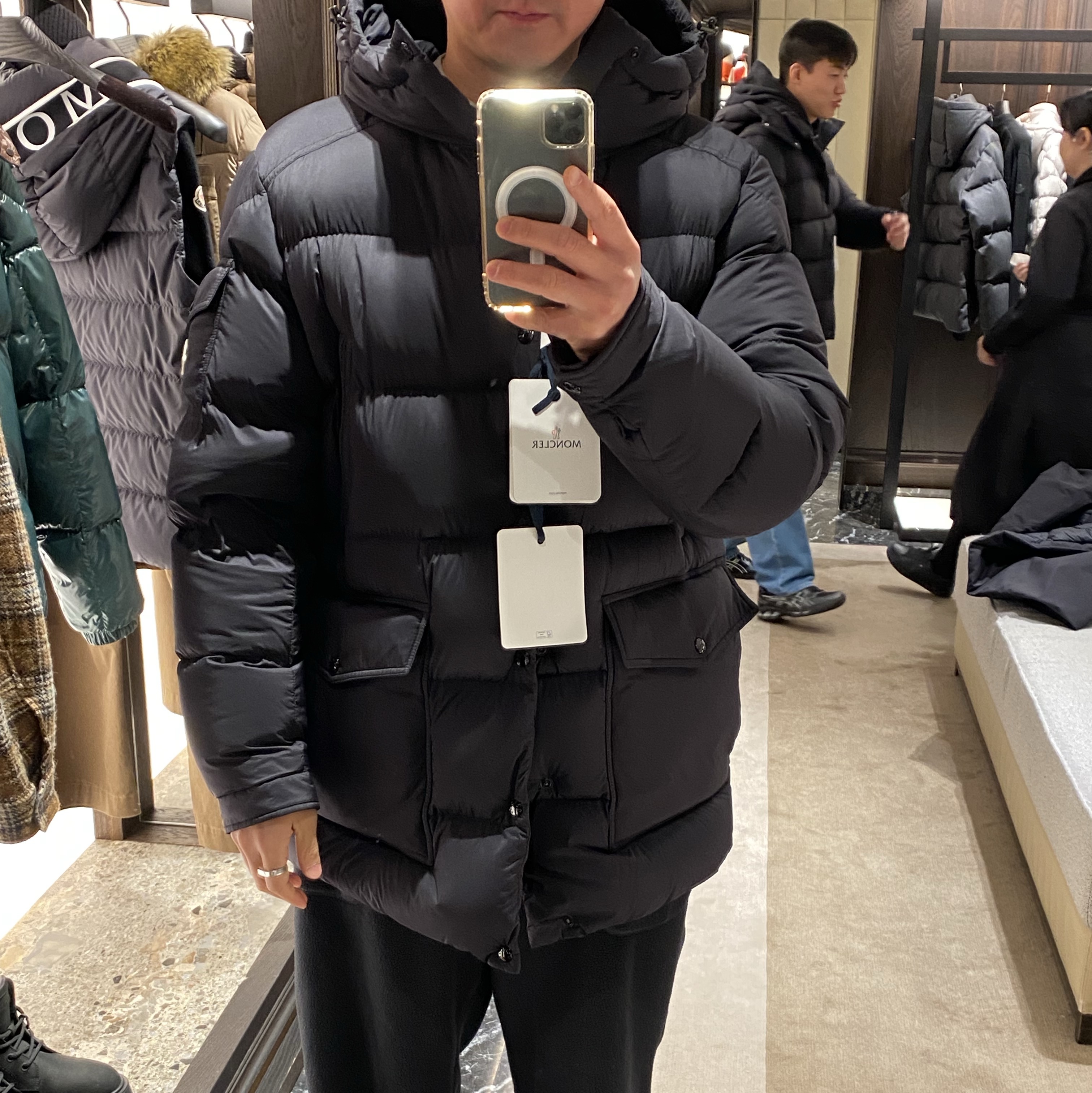 Moncler Bretagne Hooded Short Down Jacket Black - 25FW 착용 스타일