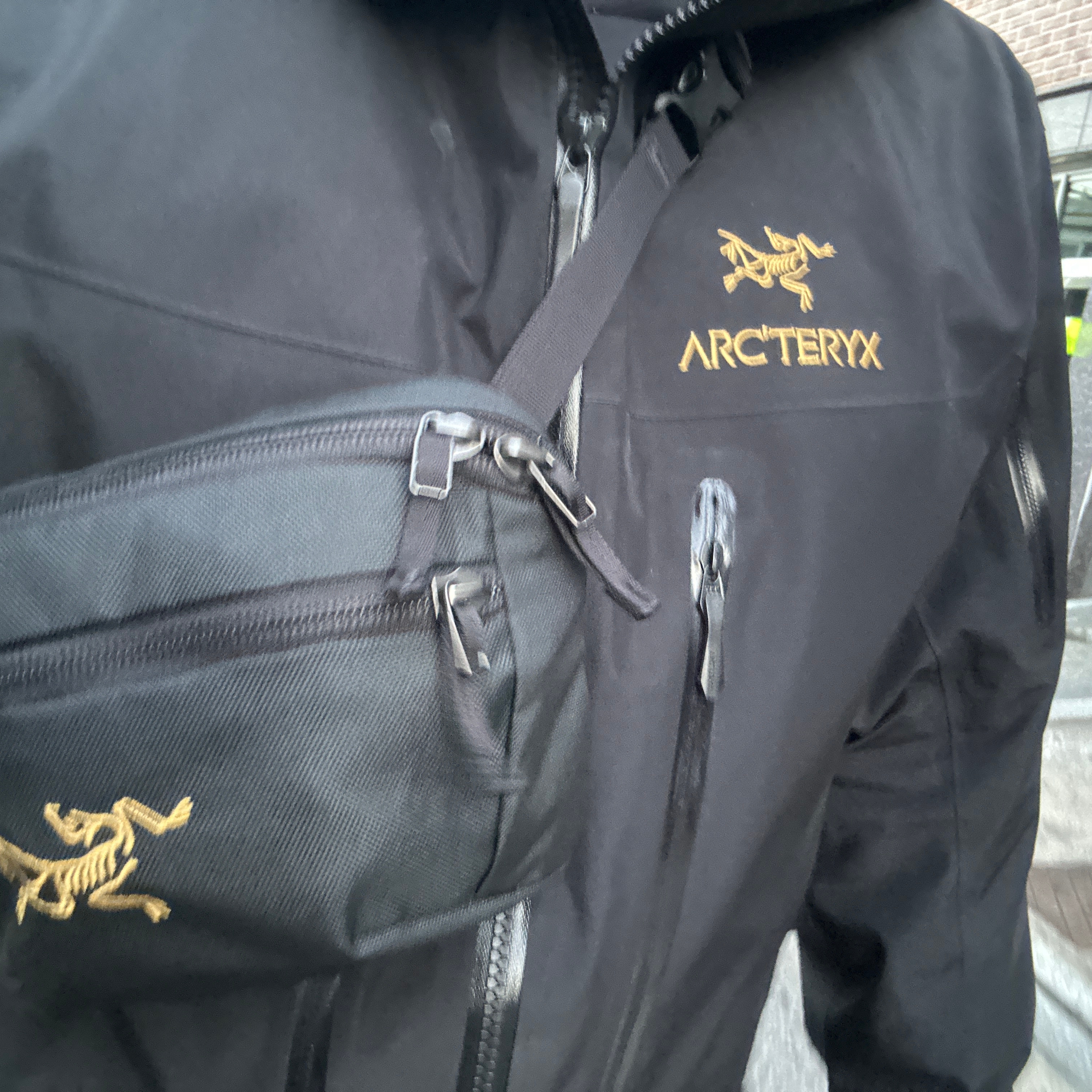 Arc'teryx Mantis 1 Waistpack Black 착용 스타일