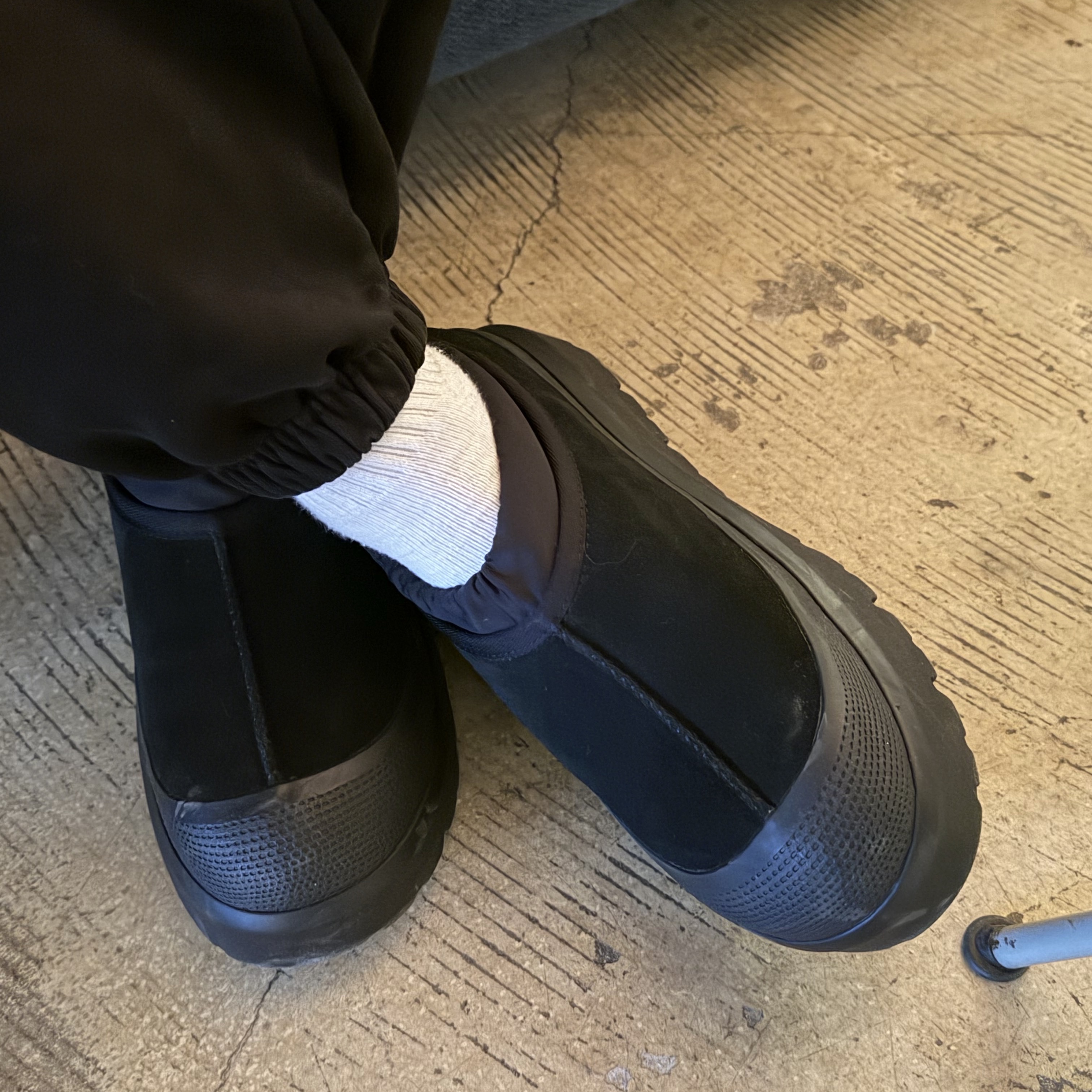 UGG Tasman Weather Hybrid Black 착용 스타일