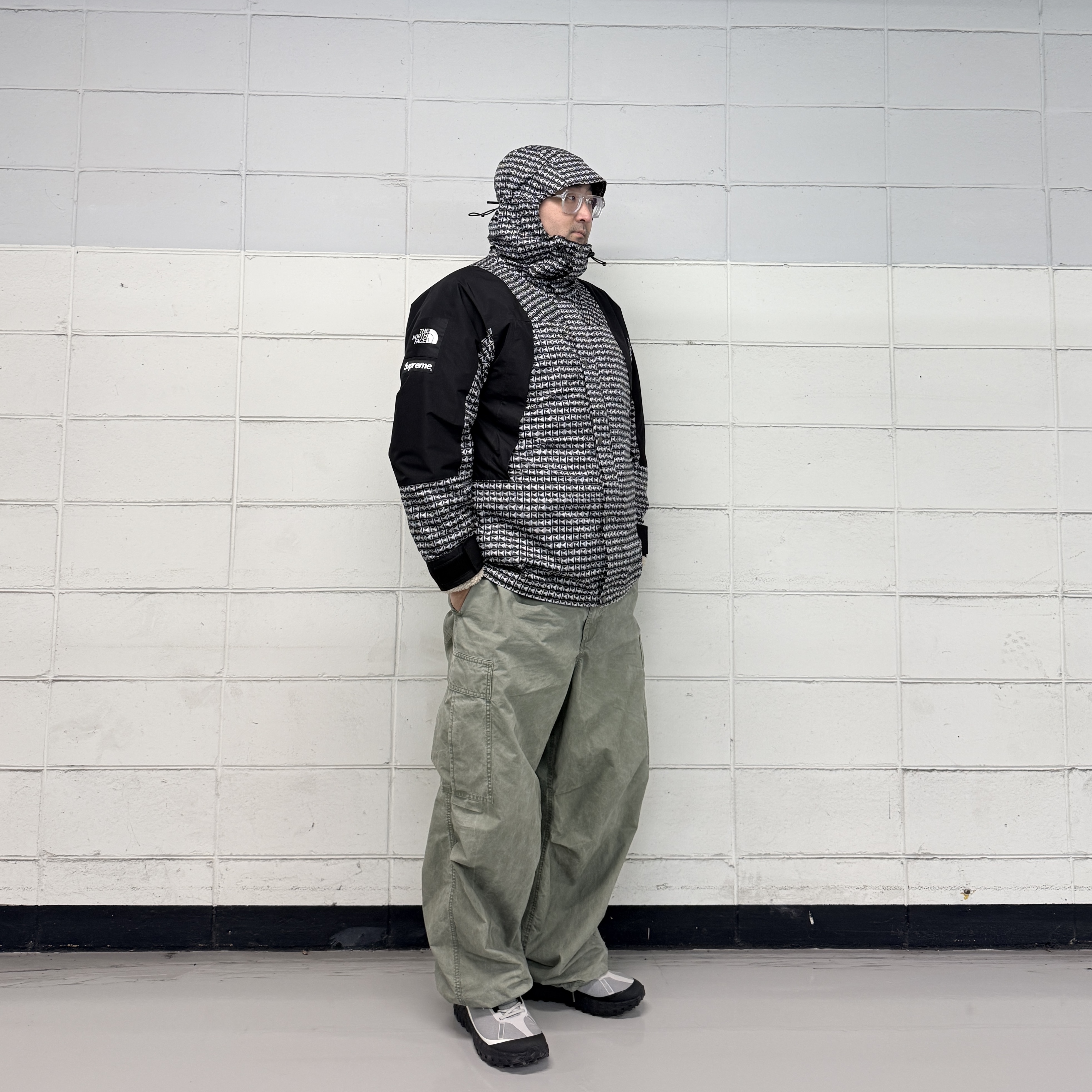 Gentle Monster x Maison Margiela MM011 Clear Black Gradient, Supreme x The North Face Studded Mountain Light Jacket Black - 21SS 착용 스타일 - 1