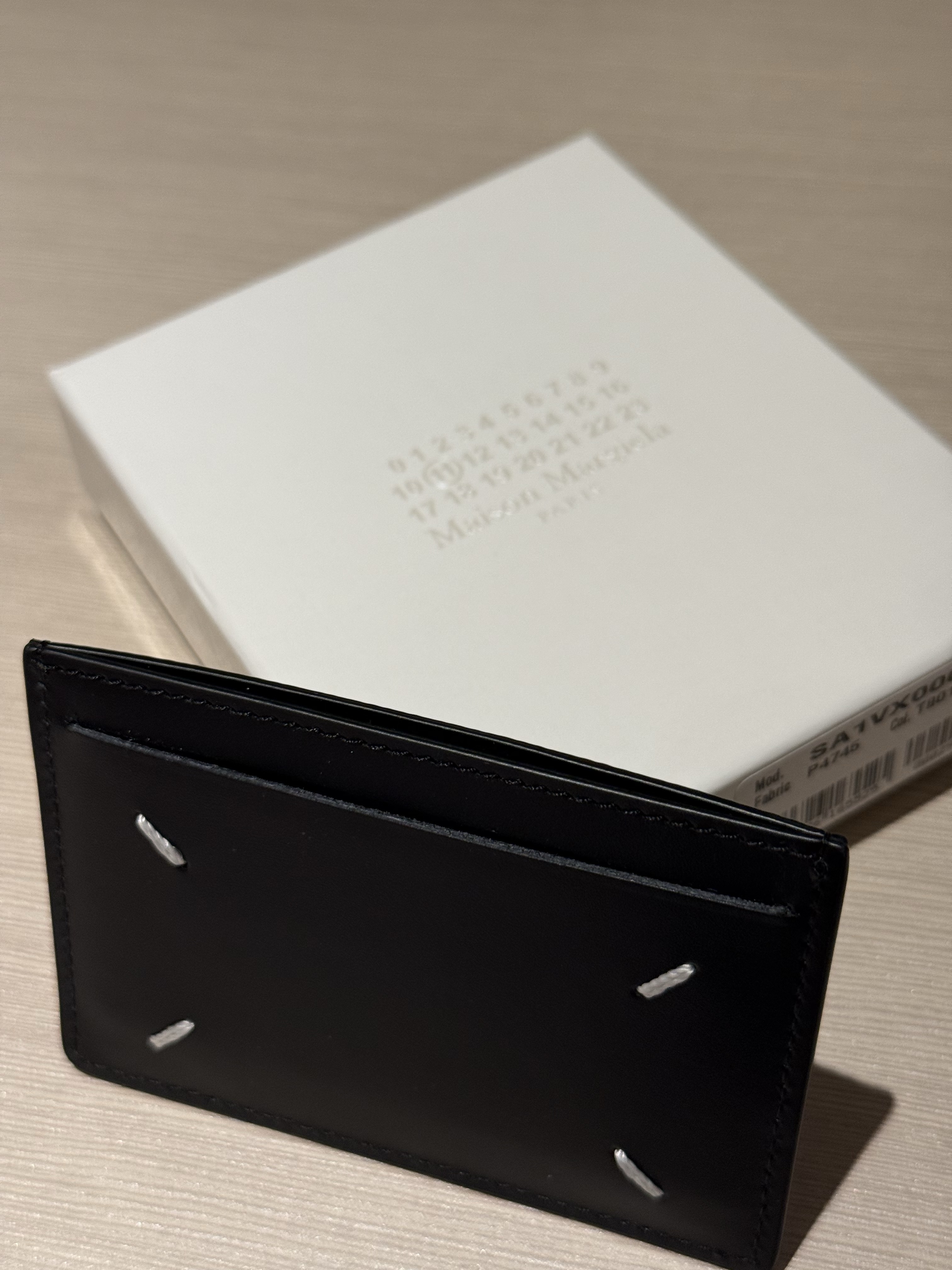 Maison Margiela Four Stitch Card Holder Black 착용 스타일