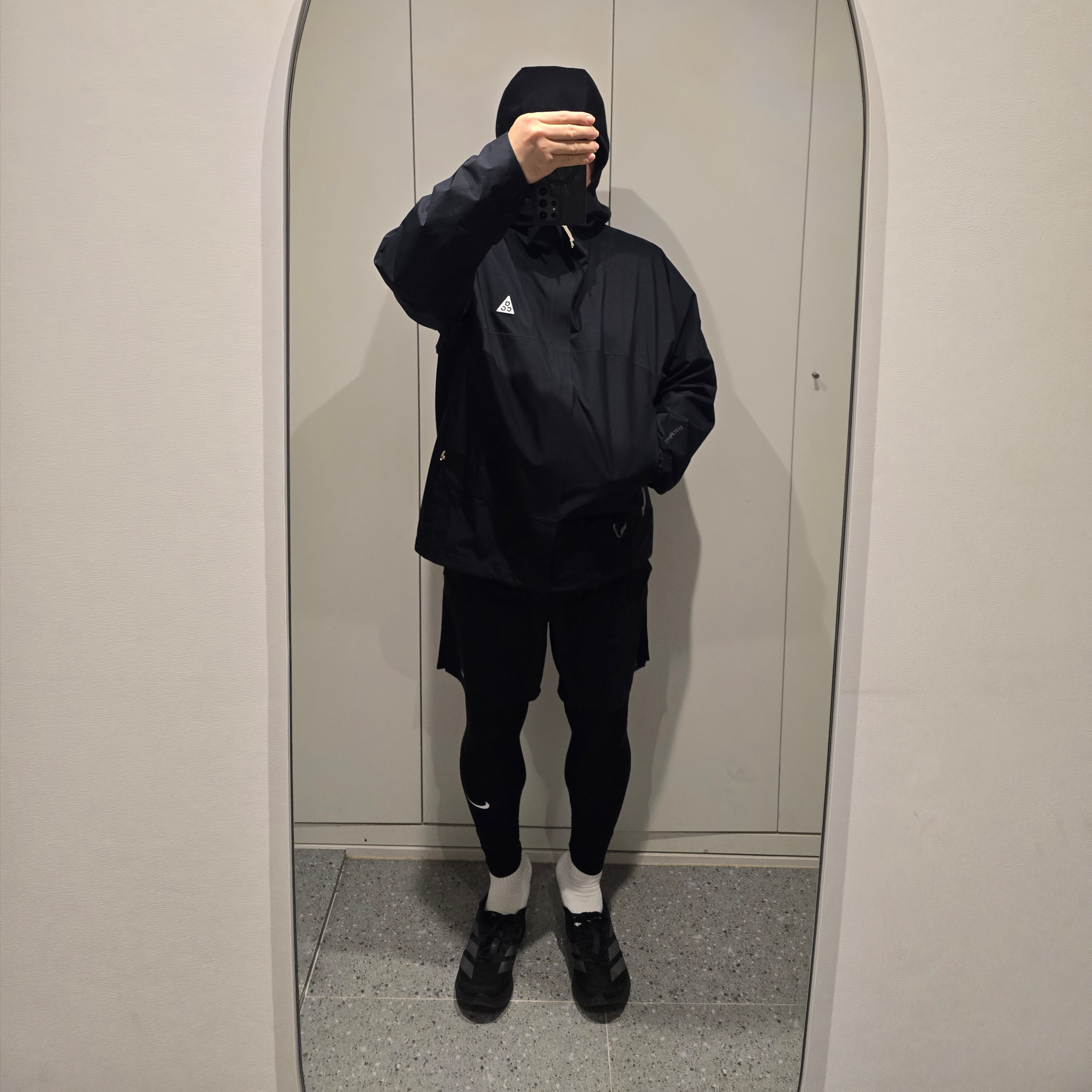 Adidas Adizero EVO SL Core Black Iron Metallic, Nike ACG Storm-Fit ADV Cascade Rains Full Zip Jacket Black - Asia 착용 스타일