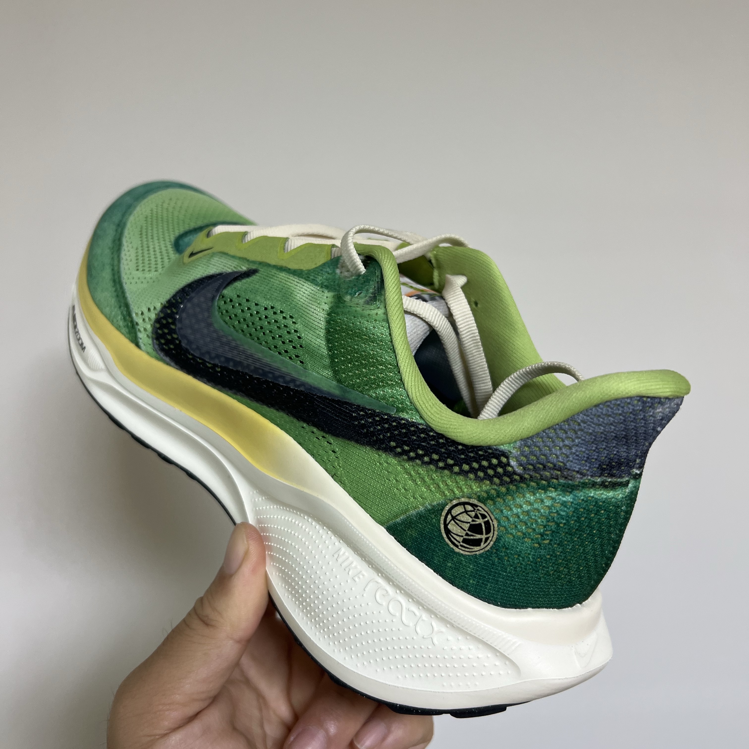 Nike Air Zoom Pegasus 41 Multi Color Vivid Green 착용 스타일 - 2