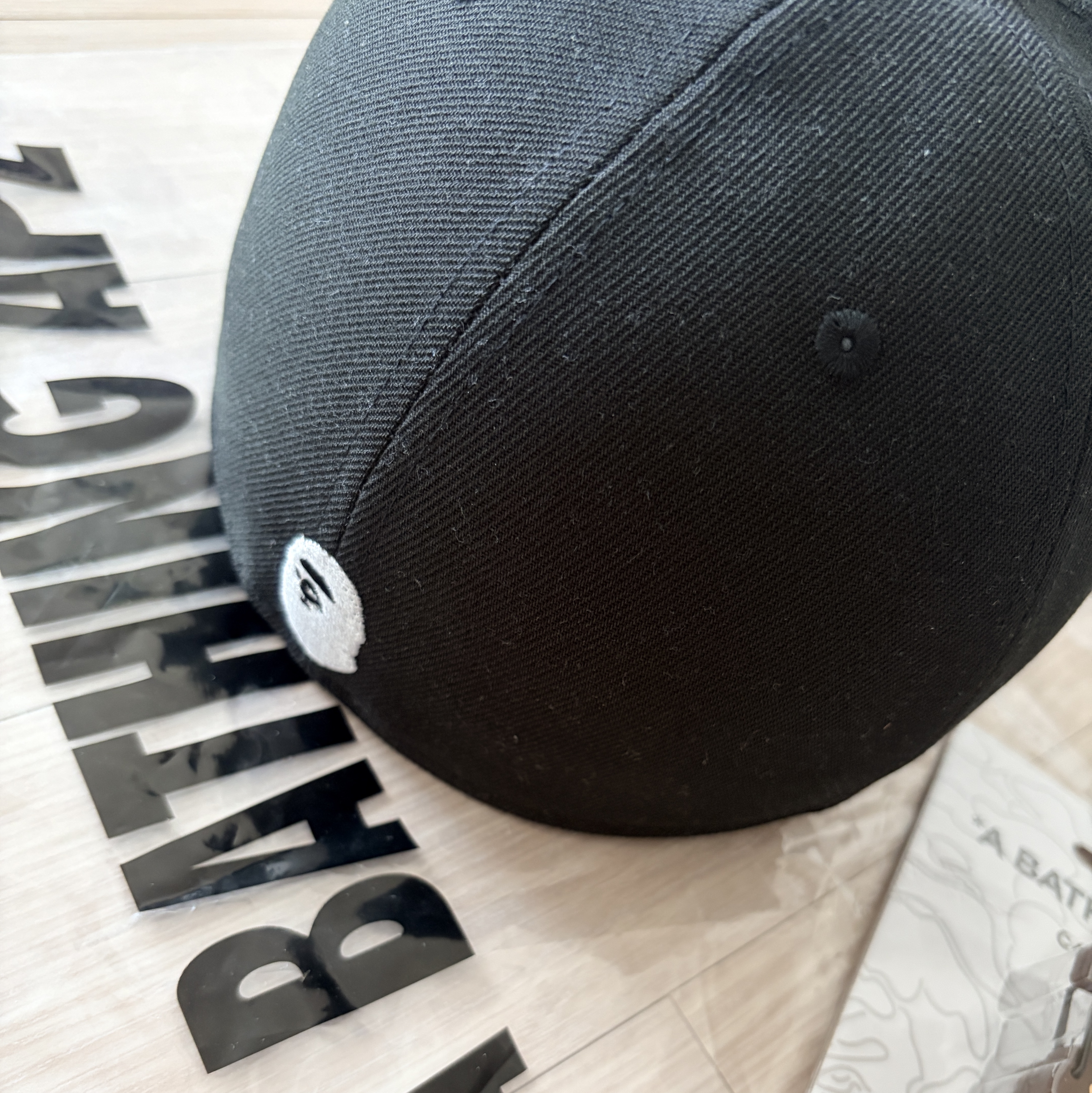 BAPE x New Era Baseball Logo 49Forty Cap Black 착용 스타일 - 2