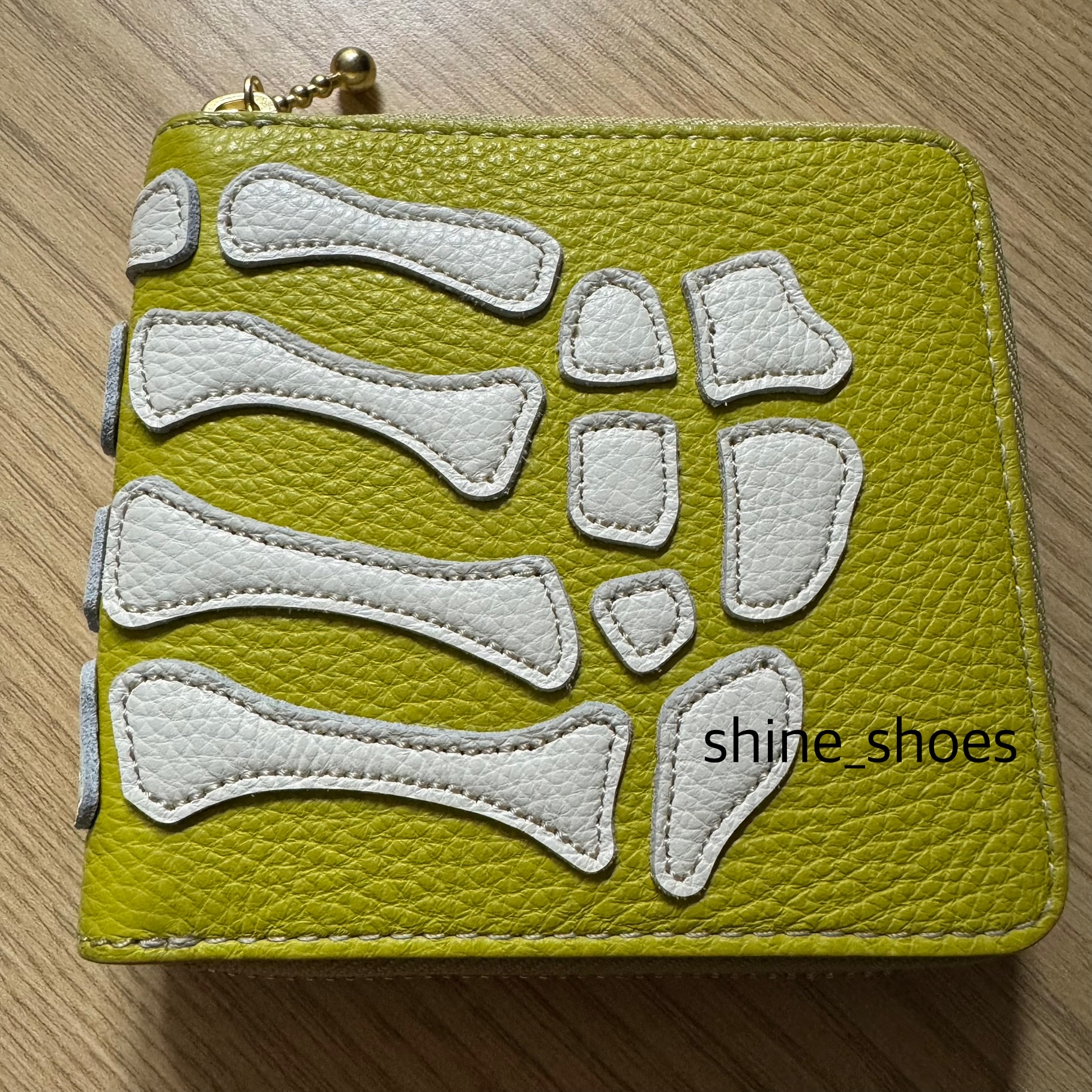 Kapital Thumbs Up Bone Hand Zip Wallet Lime 착용 스타일 - 1