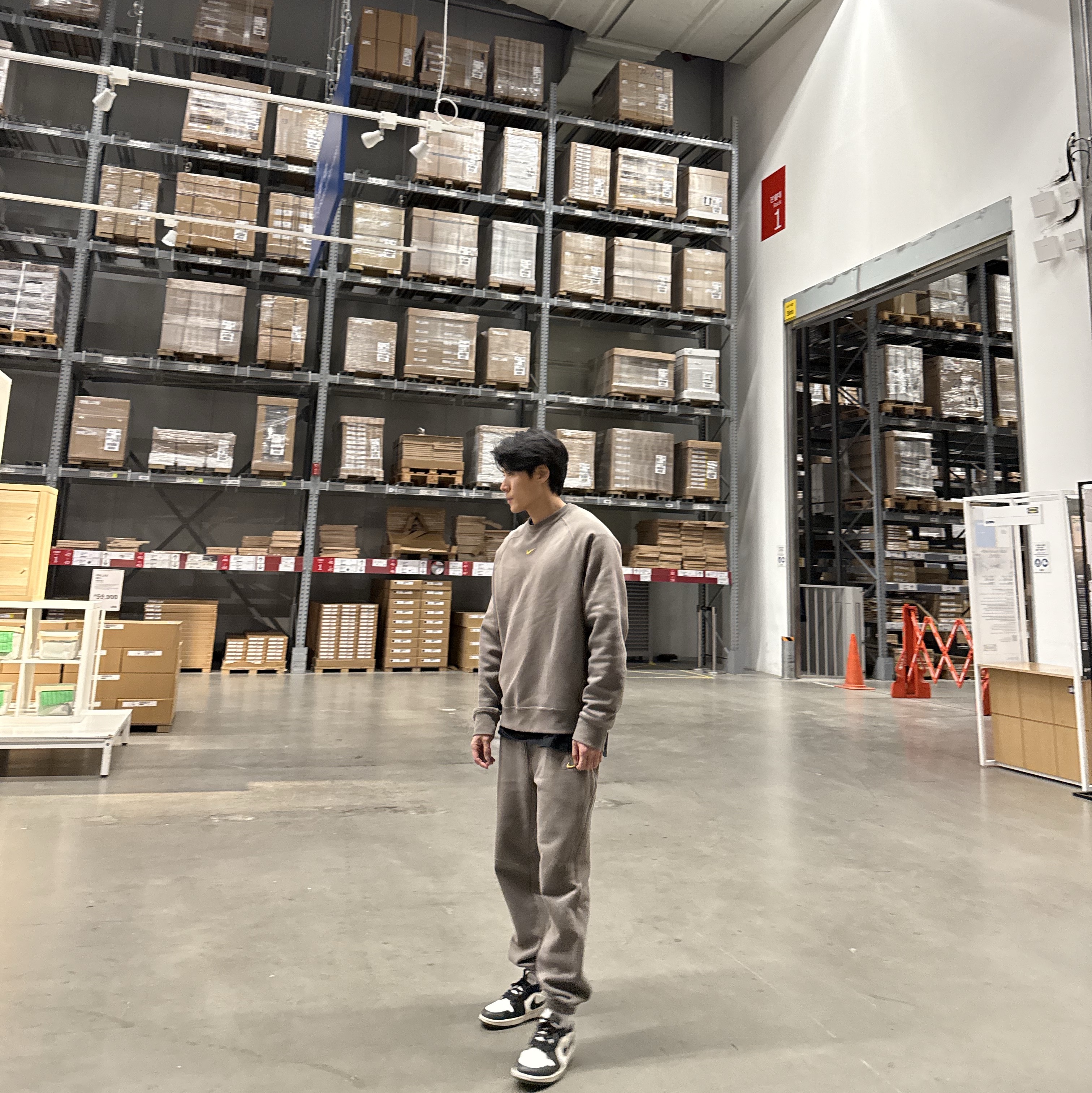 Nike x Drake Nocta Fleece CS Sweatpants Olive Grey Yellow Ochre - Asia, Nike x Drake Nocta Fleece CS Crew Olive Grey Yellow Ochre - Asia 착용 스타일 - 1