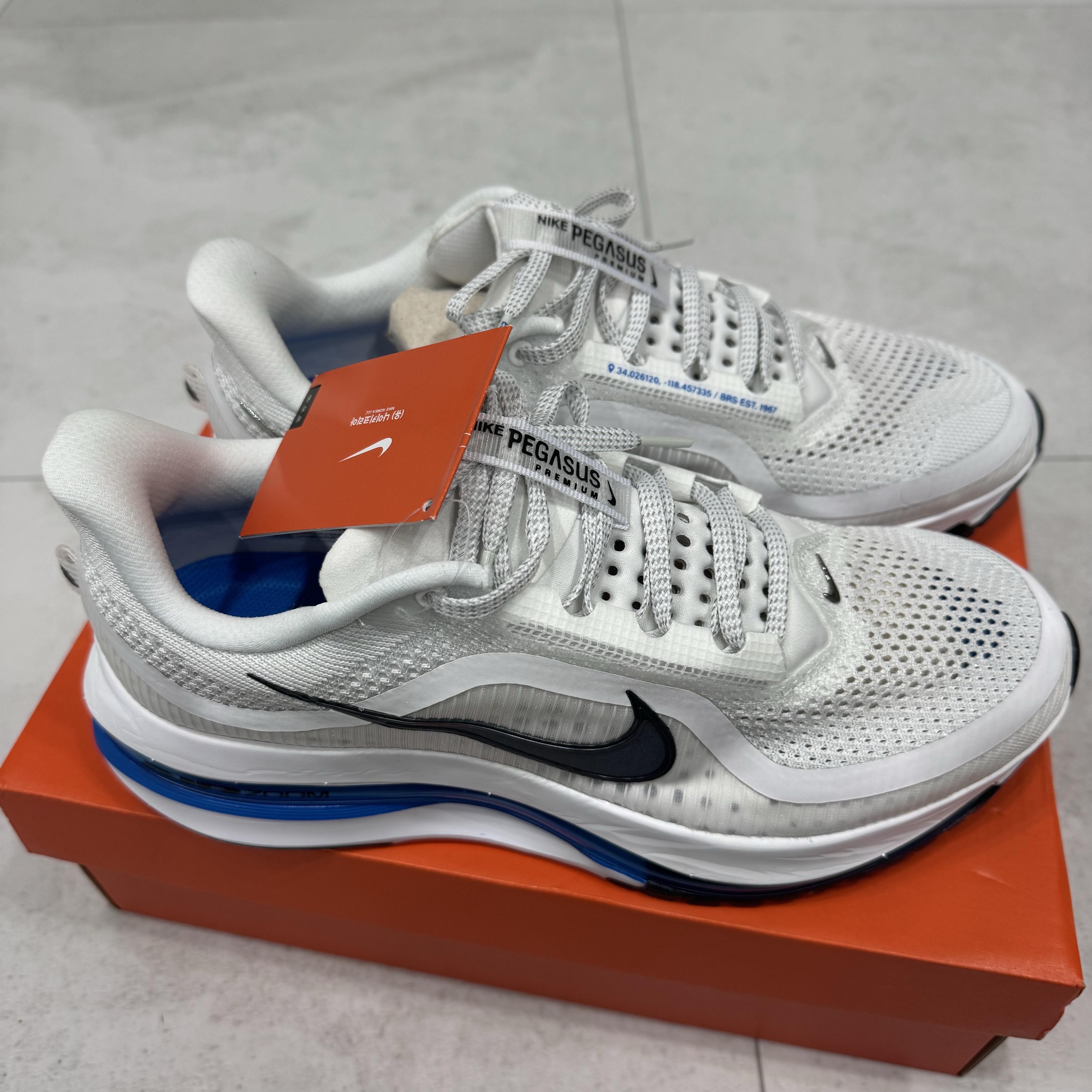 Nike Pegasus Premium White Photo Blue 착용 스타일