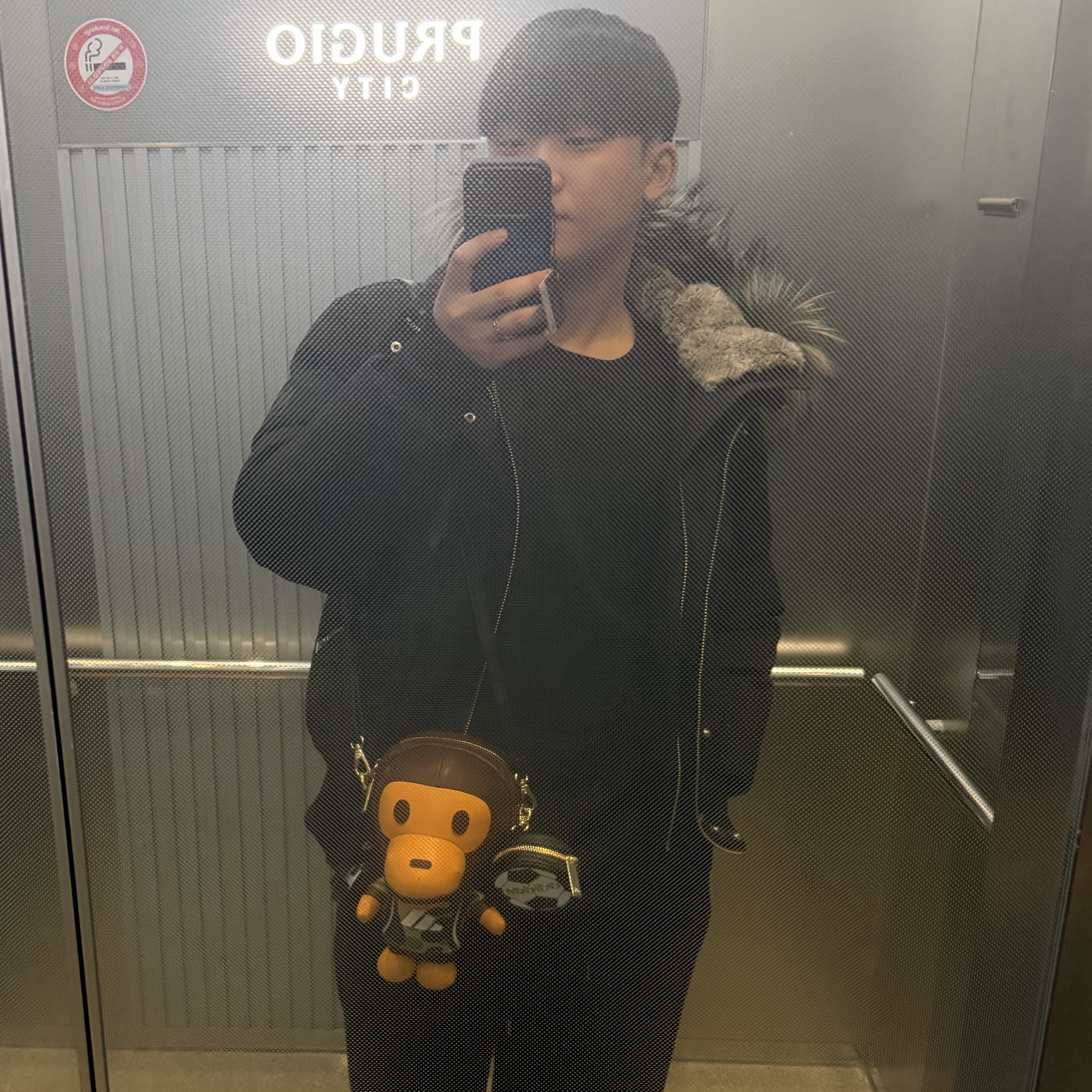 Adidas x BAPE Baby Milo Bag Auburn, Mackage Dixon 2-In-1 Nordic Tech Down Bomber with Silver Fox Fur Black Silver 착용 스타일 - 1