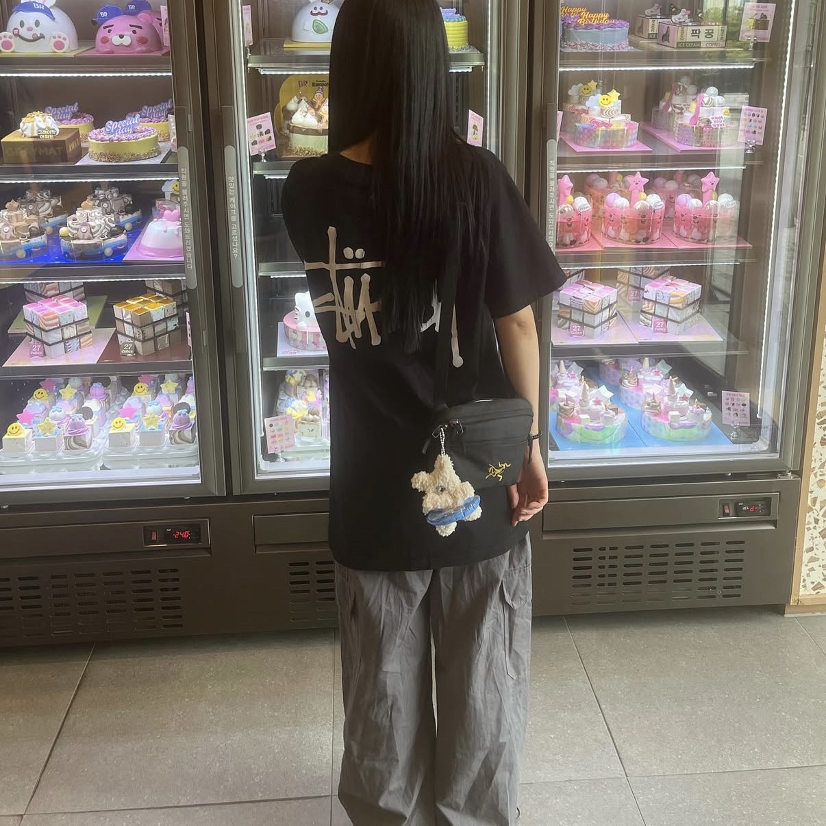 Stussy Basic Stussy T-Shirt Black 2024, 2025, Arc'teryx Mantis 1 Waistpack Black 착용 스타일 - 1