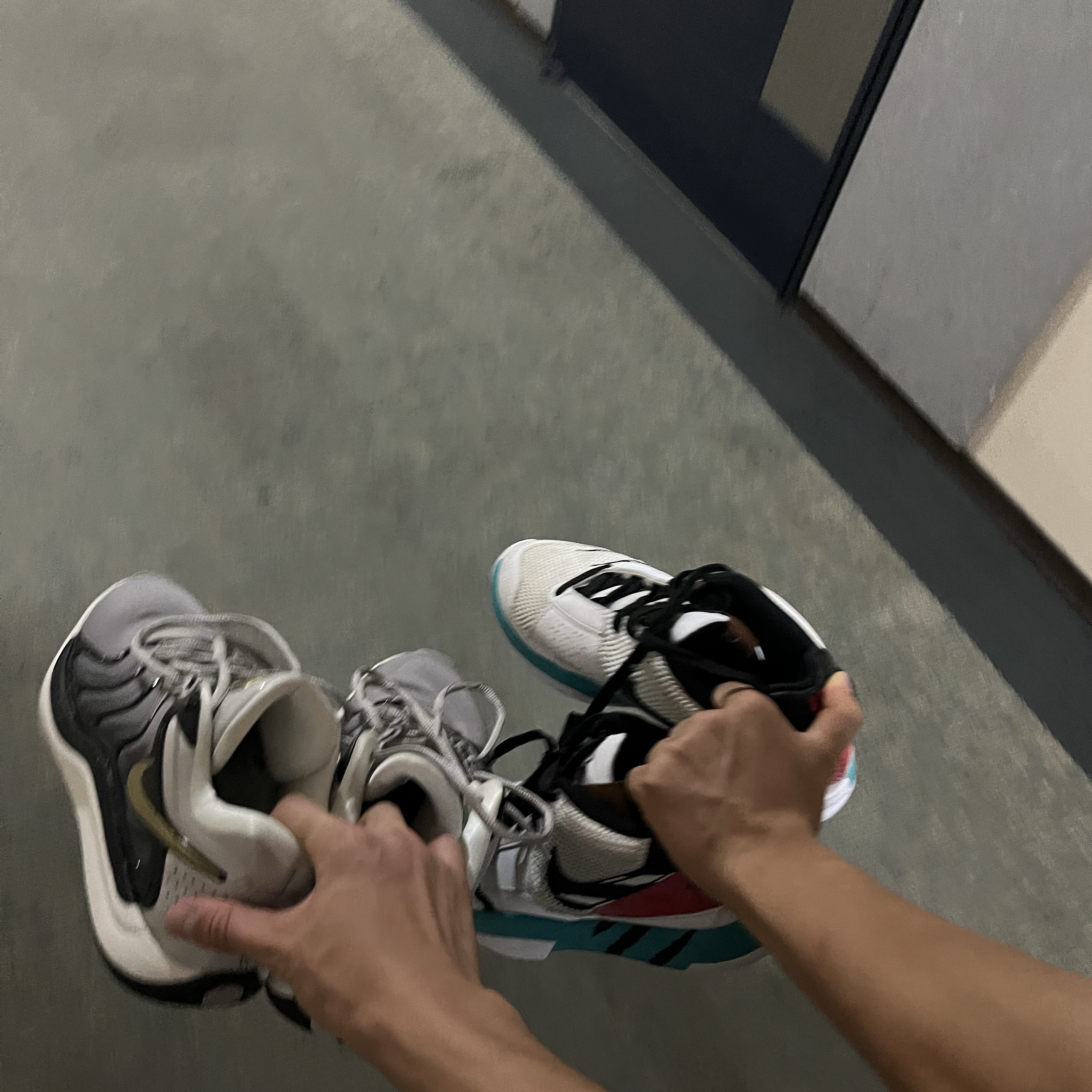Nike KD 17 EP Light Iron Ore Metallic Gold, Nike Ja 1 EP Scratch White Turbo Green University Red Black 착용 스타일