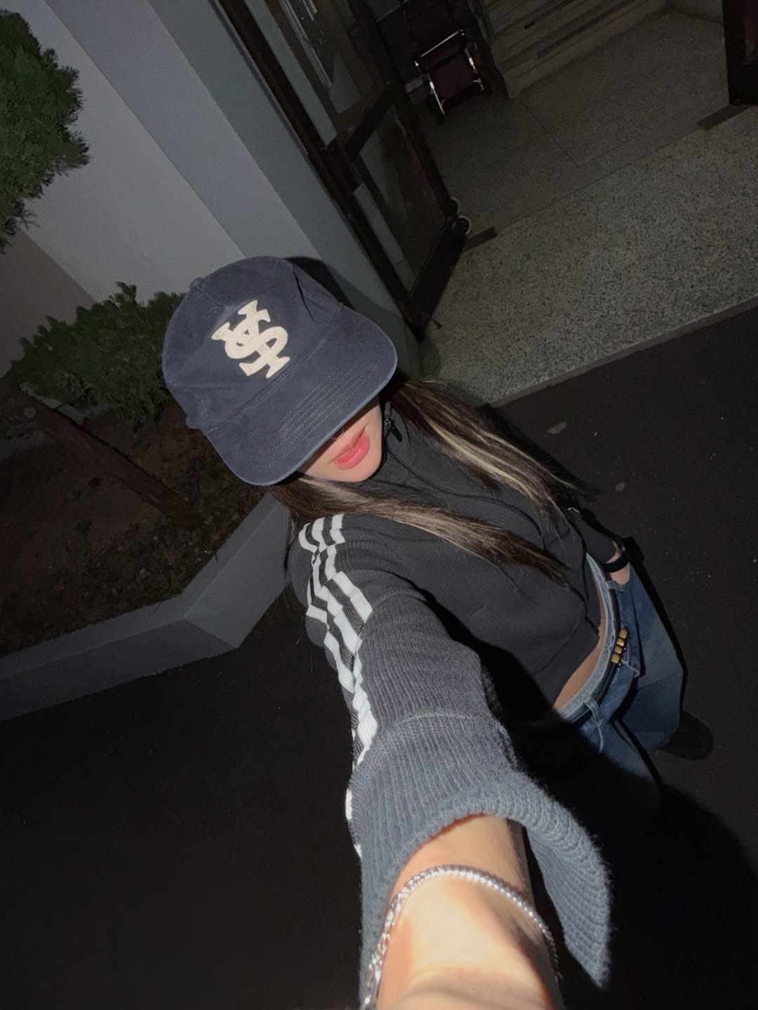 Sunday Ceremony Sy Logo 5 Panel Cotton Cap - Navy 착용 스타일 - 1