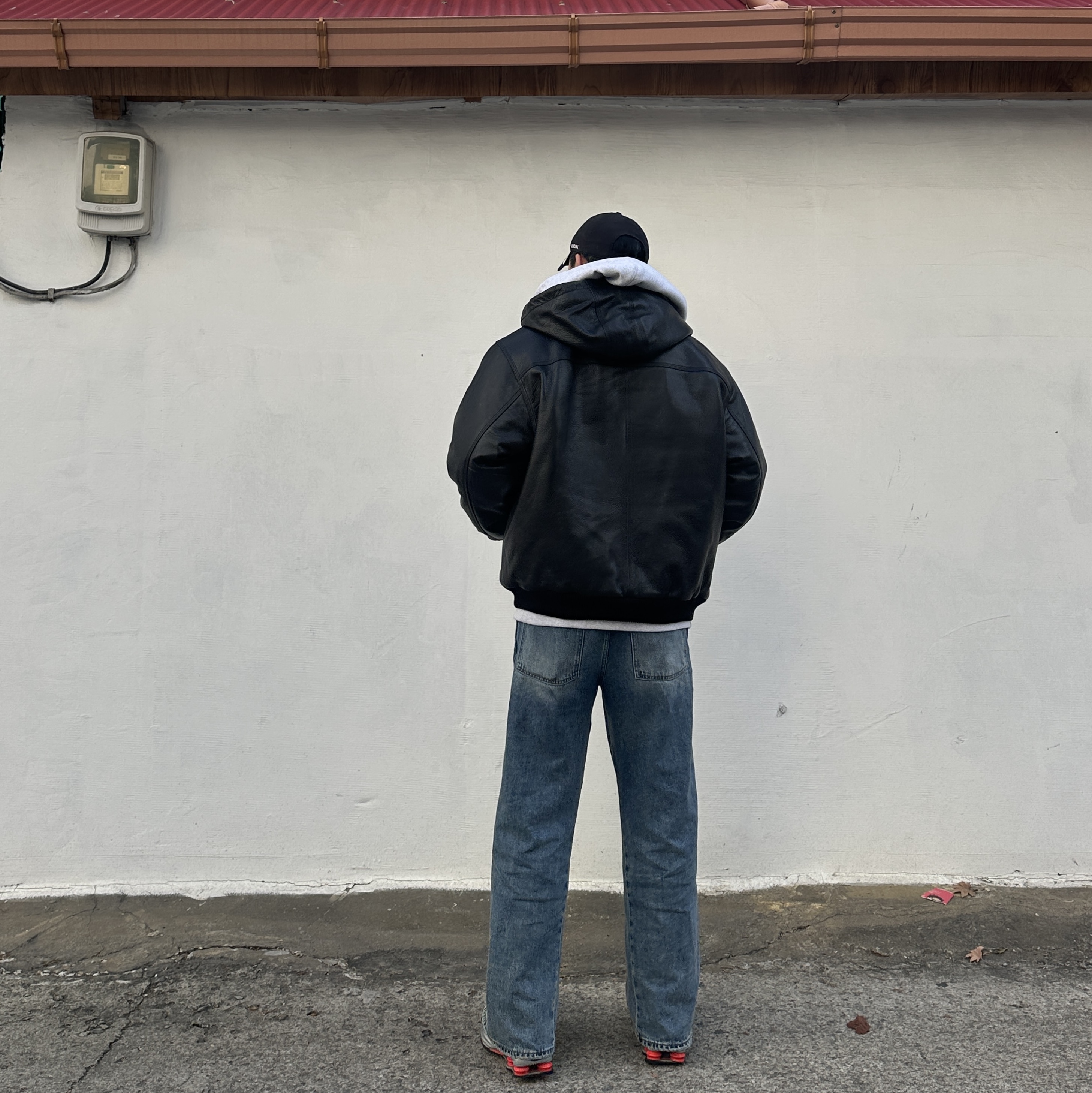 Supreme x Dickies Hooded Leather Work Jacket Black - 24FW, Nike Shox R4 Black and Metallic Silver 착용 스타일 - 5