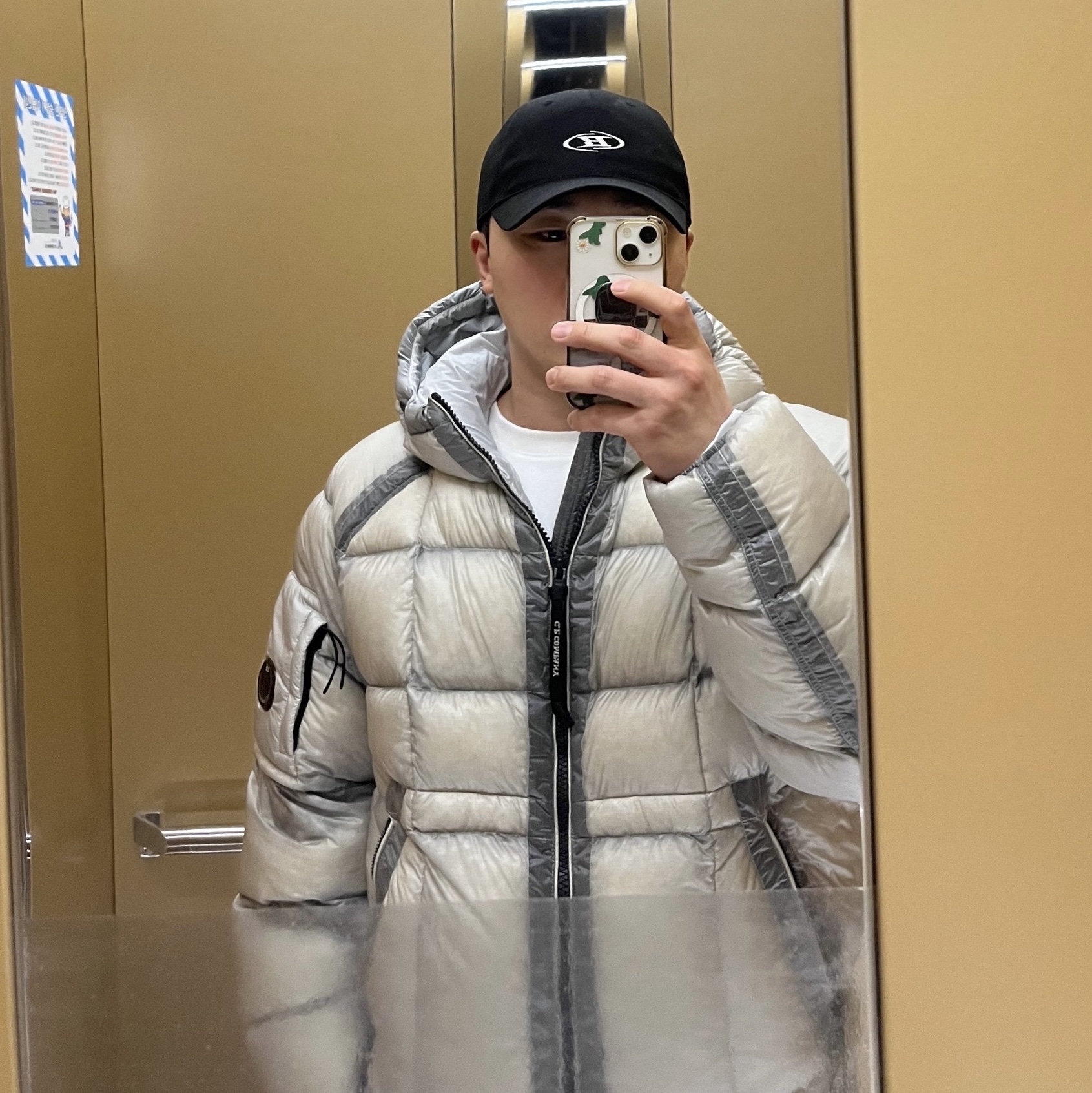 C.P. Company Korea Exclusive D.D. Shell Hooded Down Jacket Lunar Rock - 25FW 착용 스타일