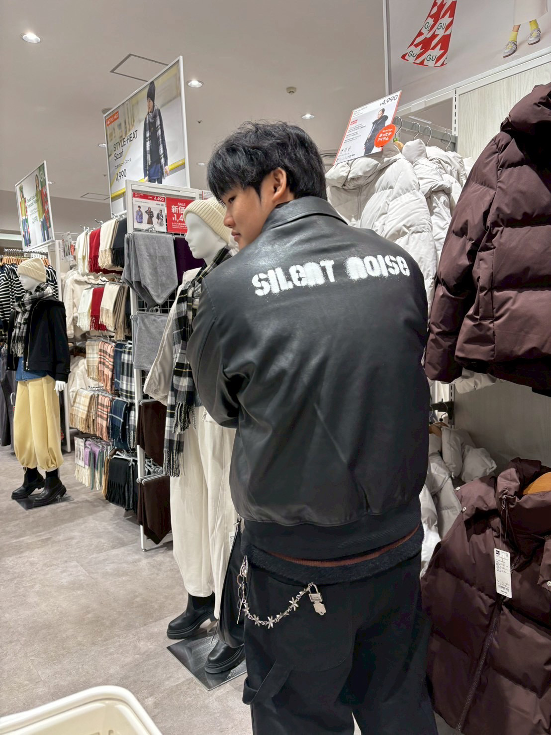 GU x Undercover Zip-Up Blouson Black 착용 스타일 - 1