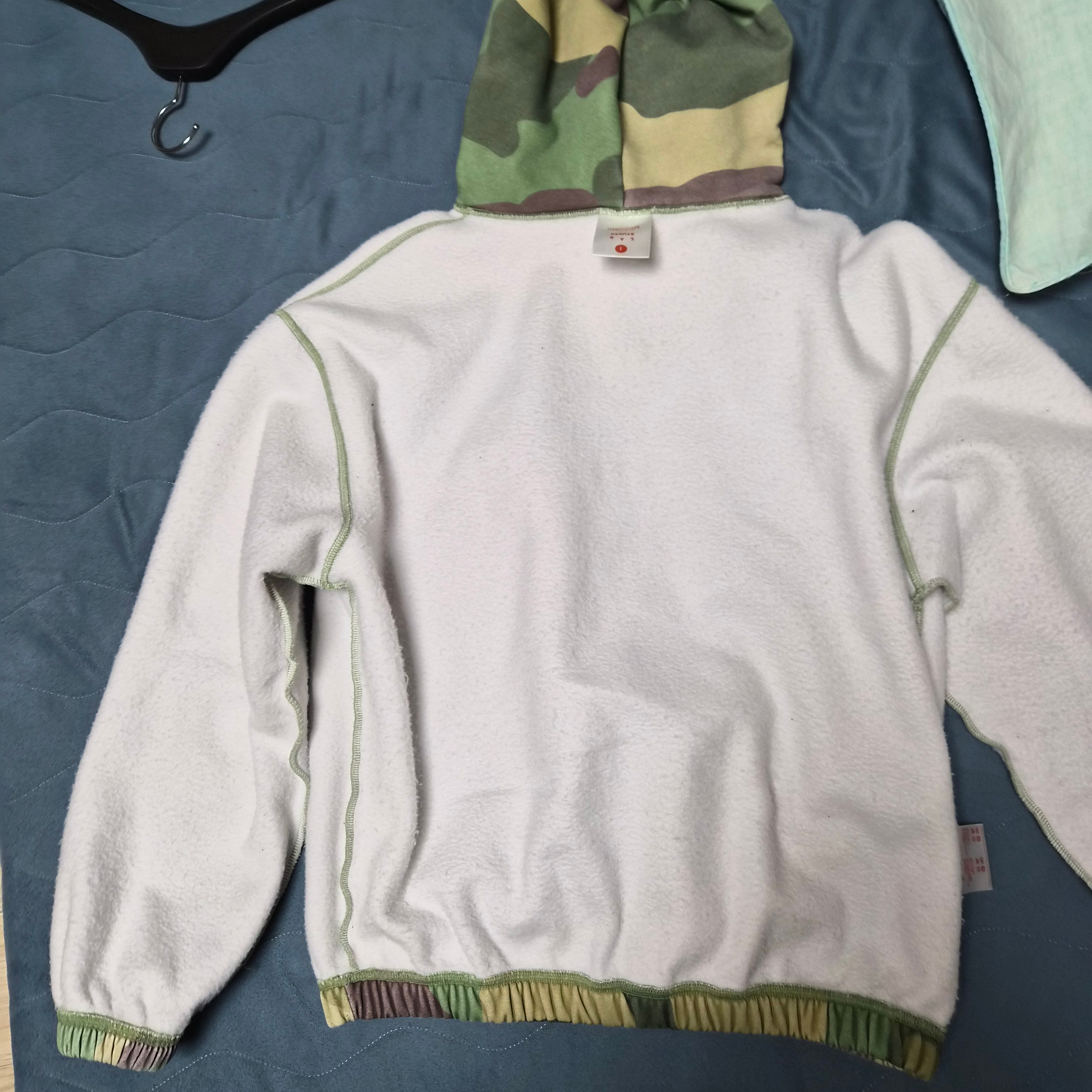 IAB Studio x Stranger Things Hunter Camo Hoodie 착용 스타일 - 2