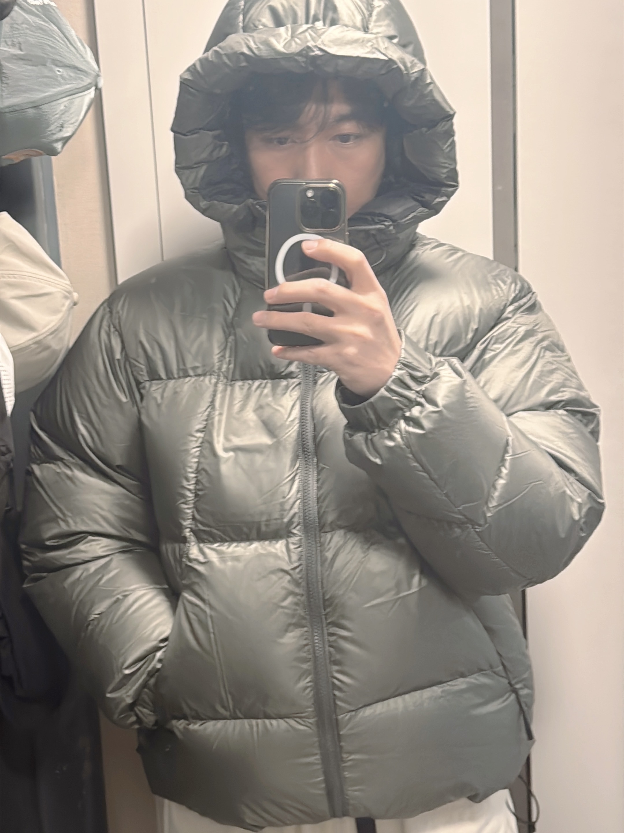 Goldwin Pertex Quantum Down Parka Gunmetal 착용 스타일