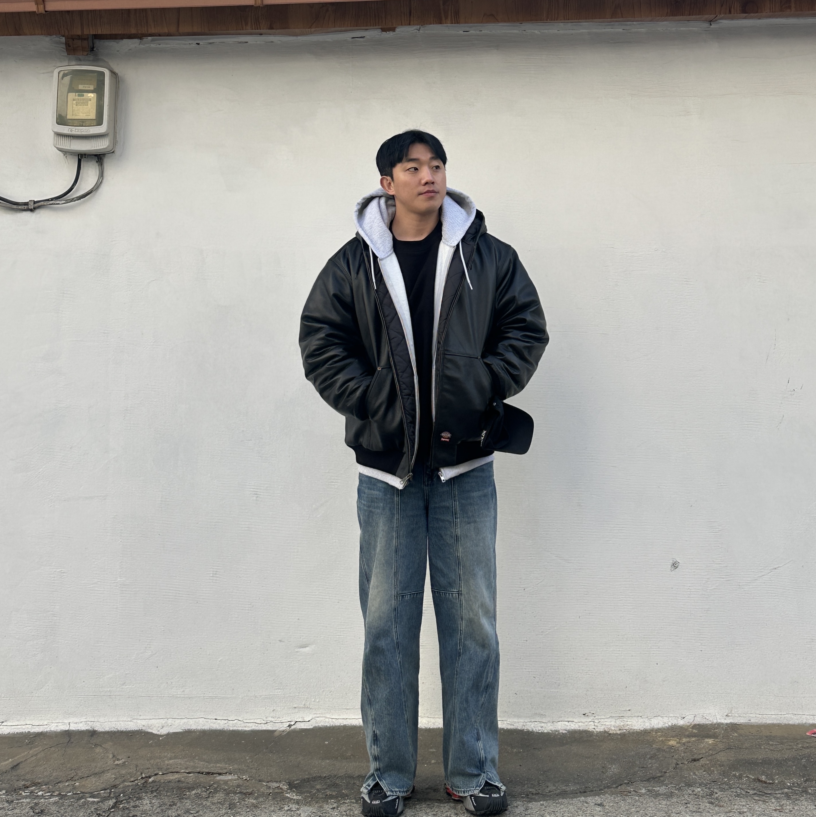 Supreme x Dickies Hooded Leather Work Jacket Black - 24FW, Nike Shox R4 Black and Metallic Silver 착용 스타일 - 3