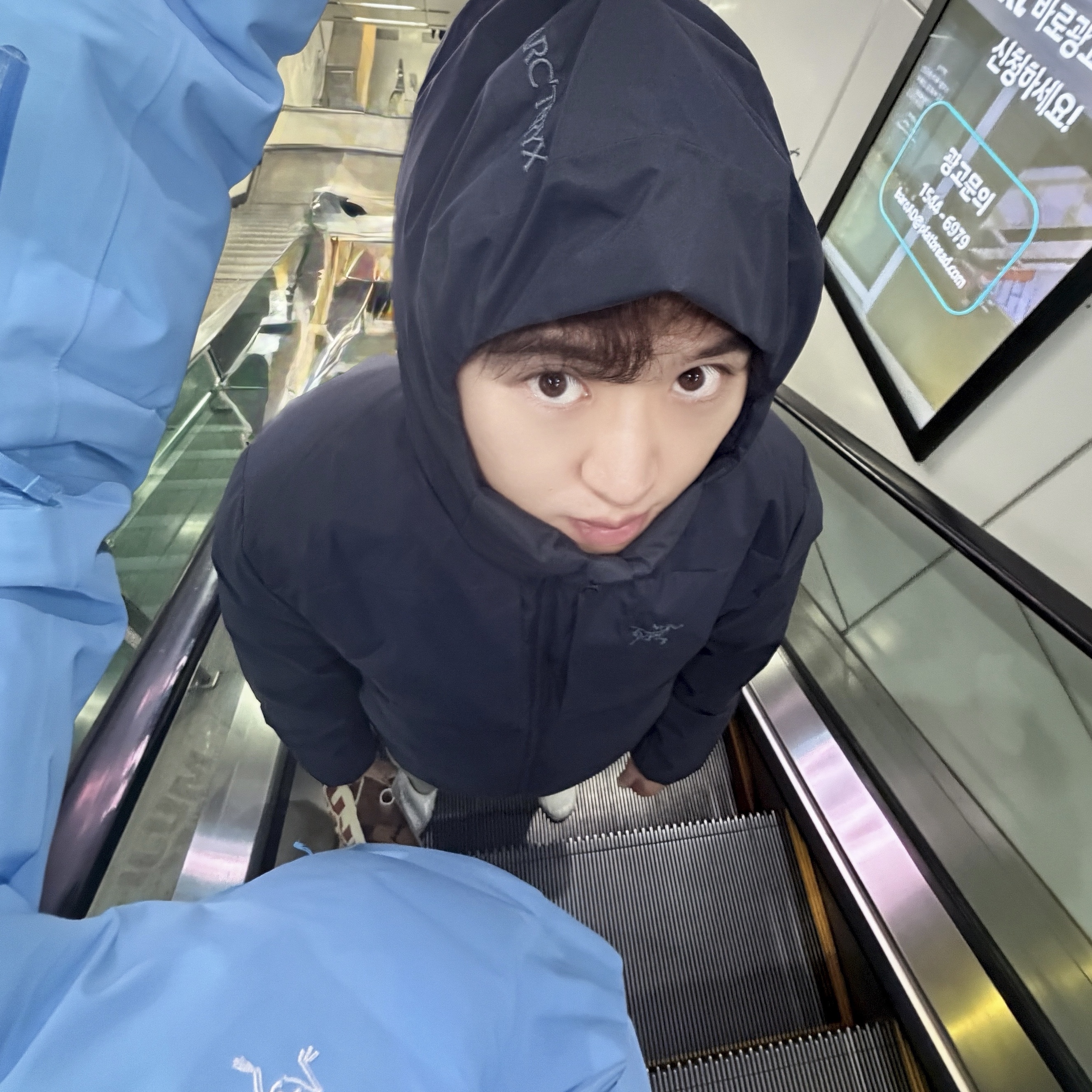 Arc'teryx Thorium SV Hoody Black Sapphire 착용 스타일