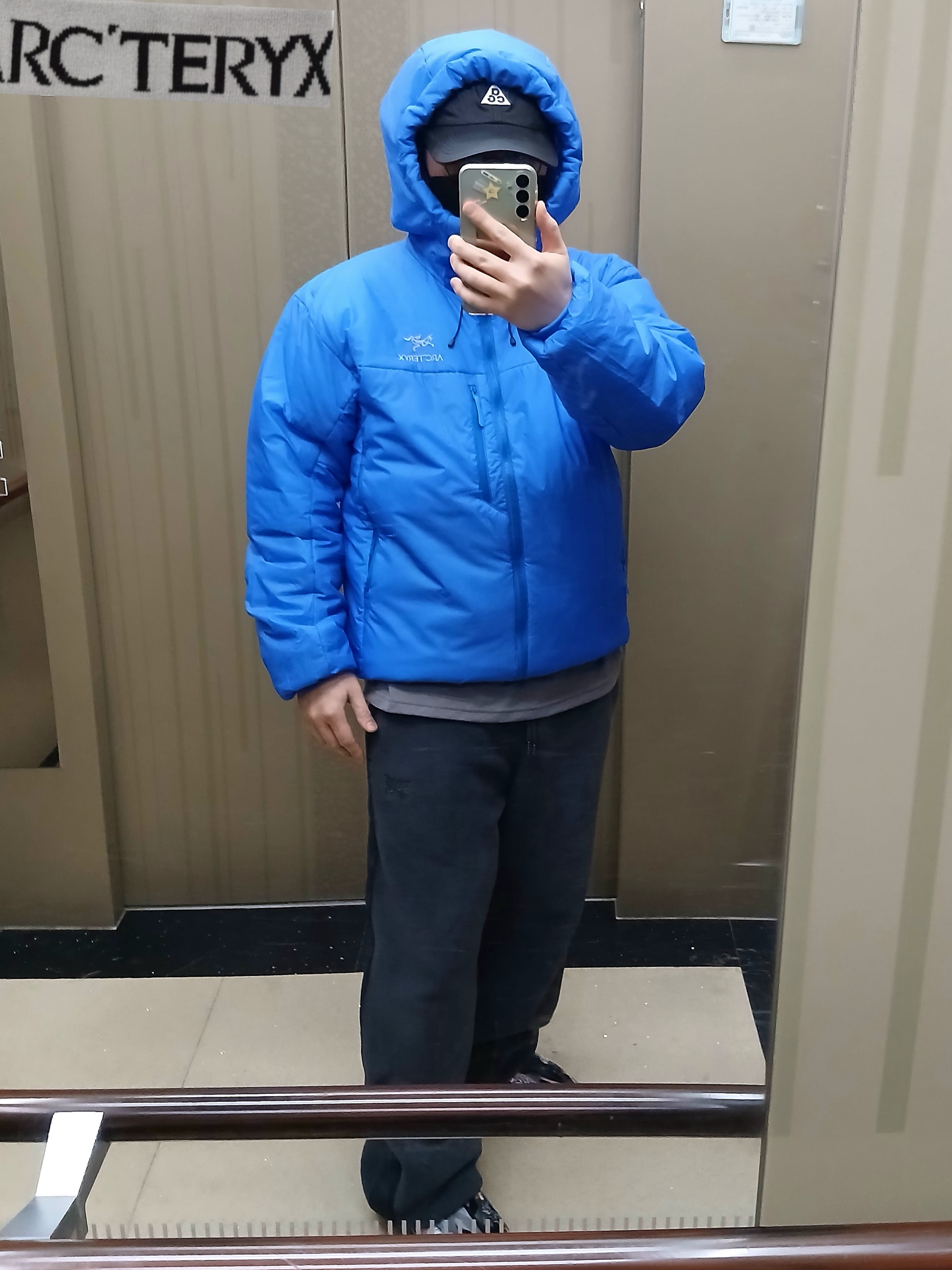 Uniqlo x Needles Fleece Wide Pants Dark Gray - KR, Uniqlo x Needles Fleece Oversized Cardigan Dark Gray - KR 착용 스타일 - 5