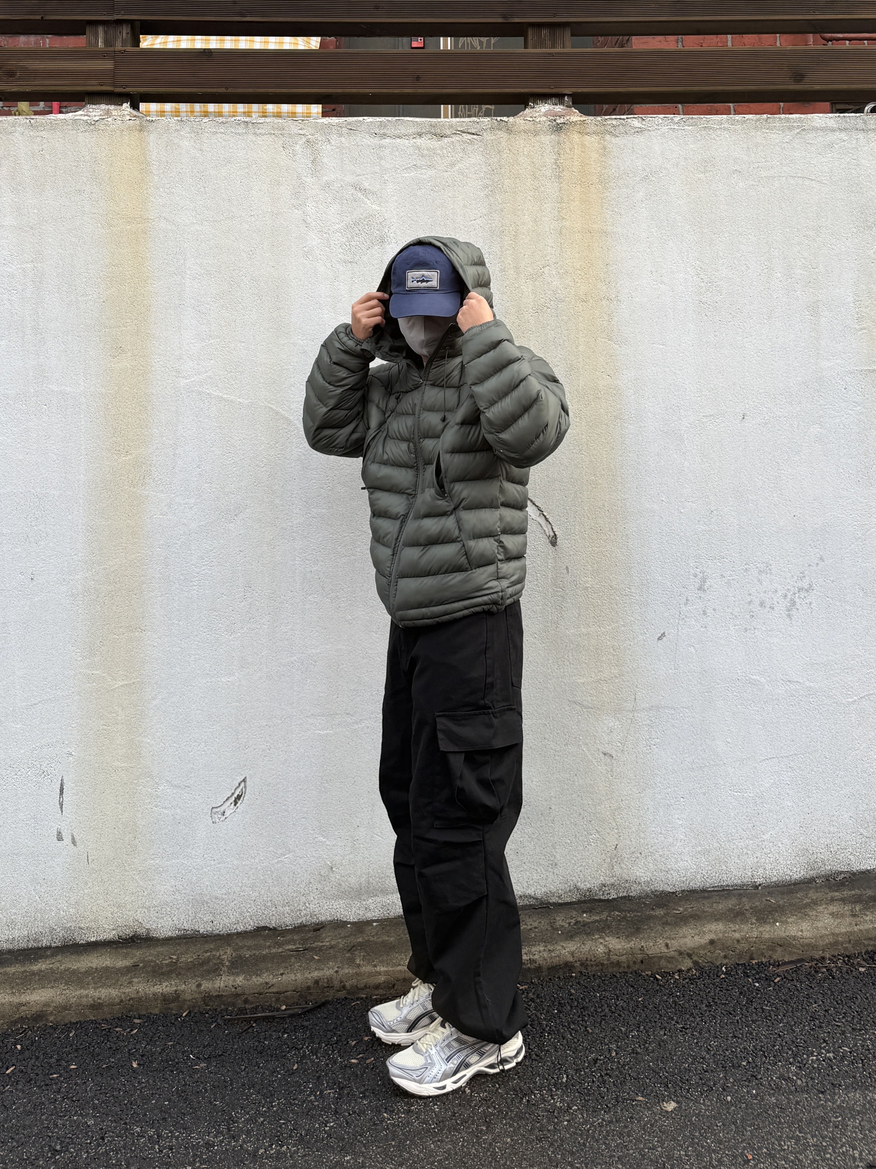 Patagonia P-6 Label Trad Cap Navy, Asics Gel-Kayano 14 Oyster White Steeple Grey 착용 스타일 - 2