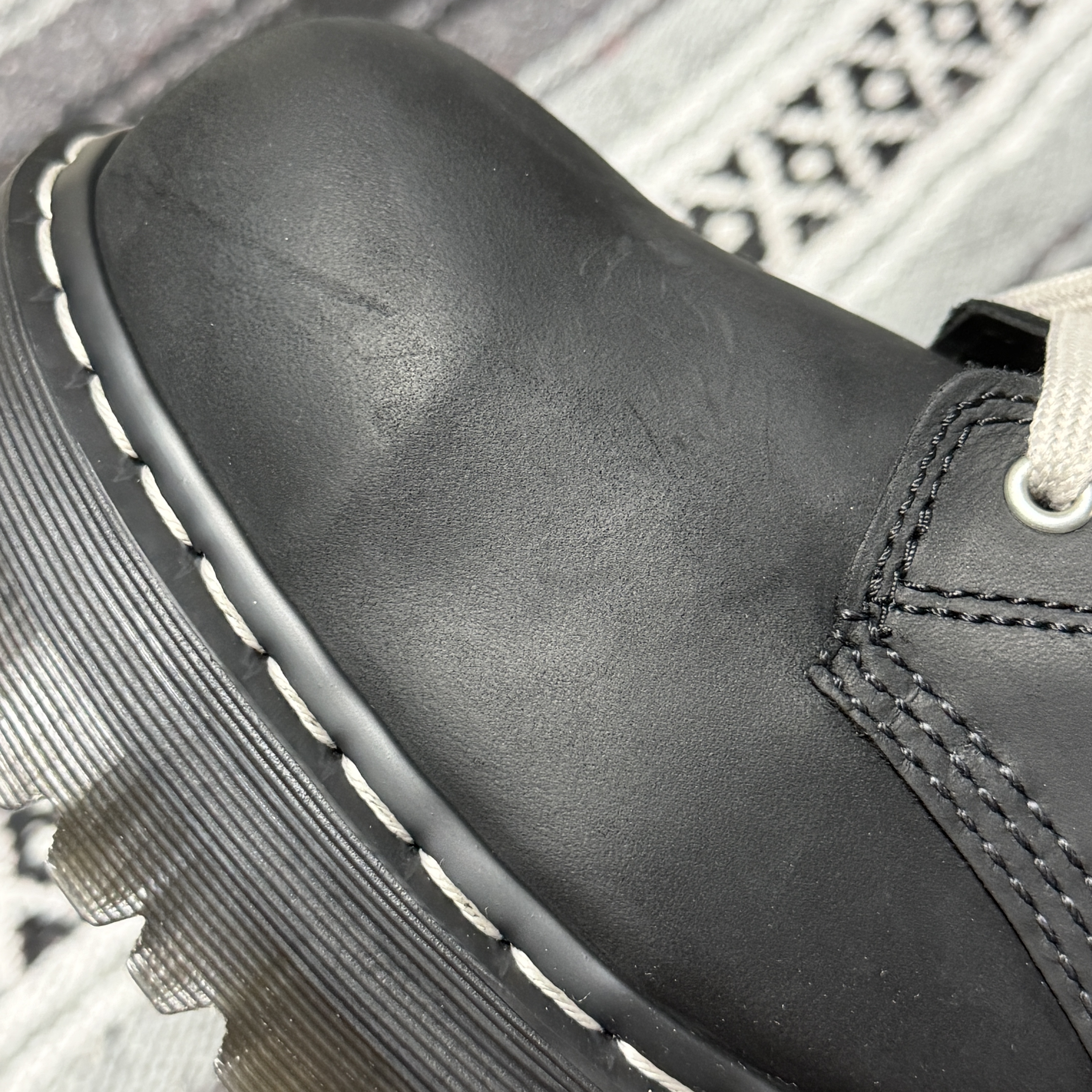 Dr. Martens x Rick Owens Quad Sole Steel Toe Boots Black 착용 스타일 - 1