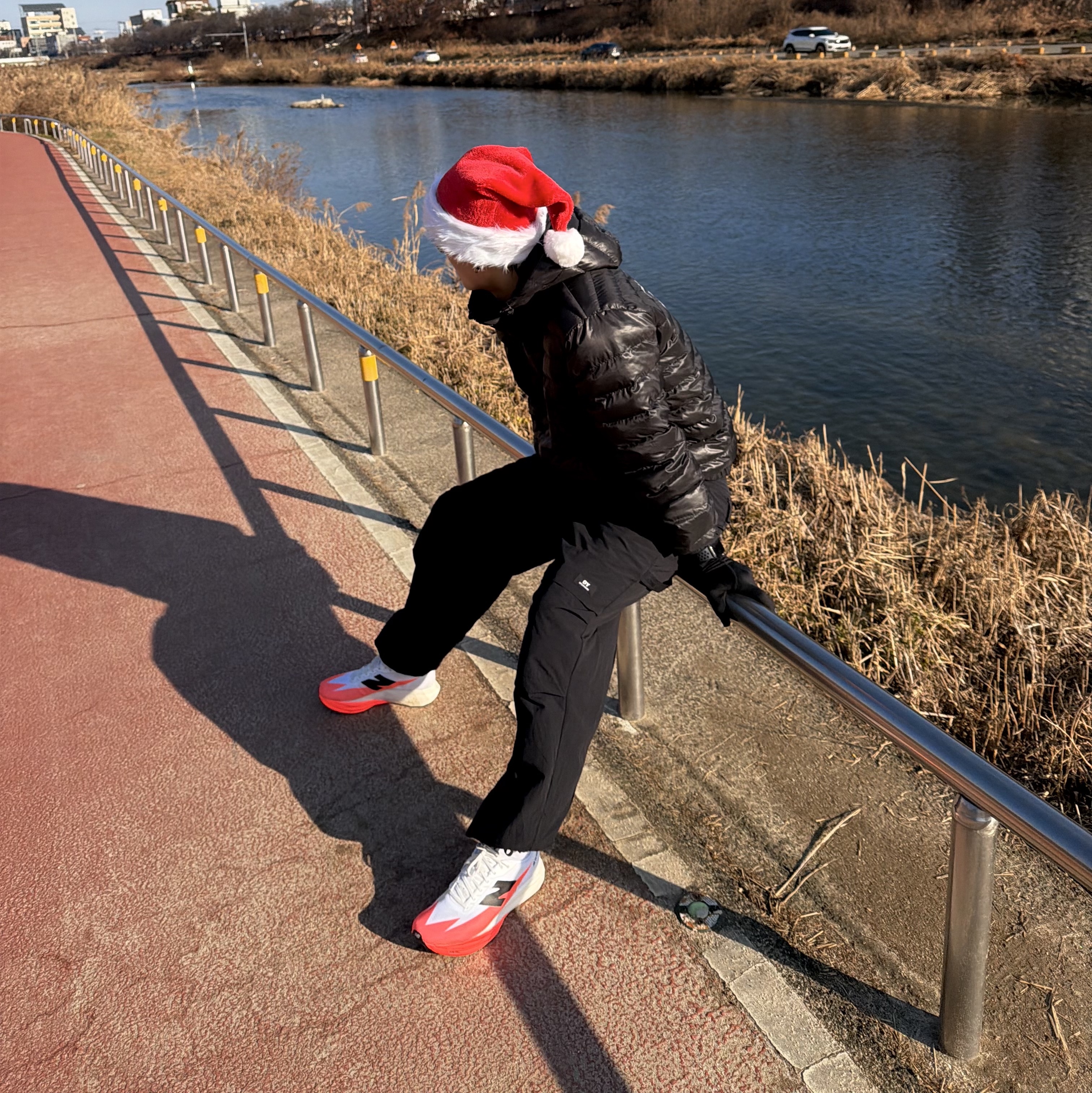 New Balance FuelCell SC Elite v5 Urgent Red White Black  - 2E Wide, [KREAM 단독] runwhither Lightweight Hoodie Padding Black 착용 스타일 - 1