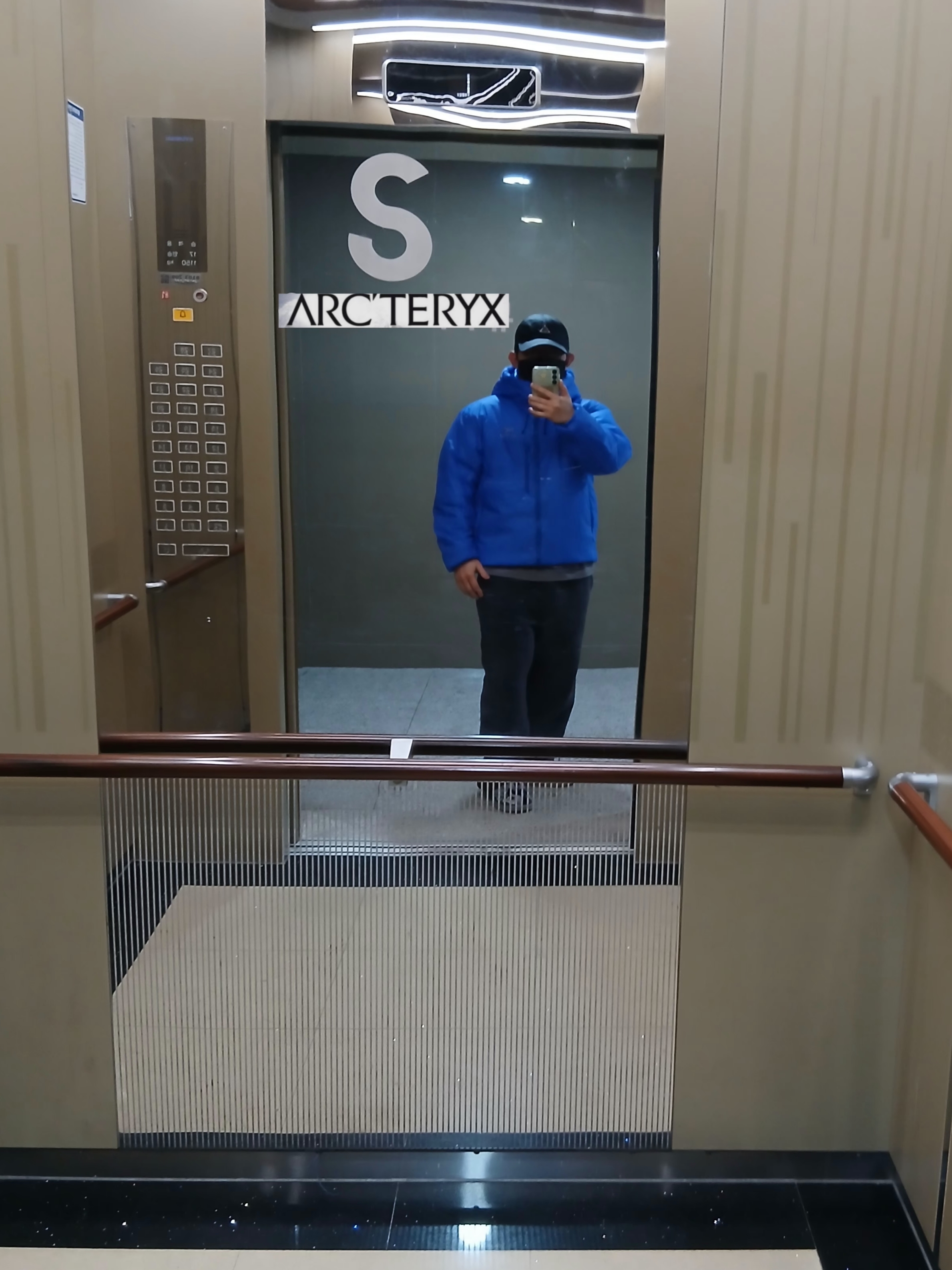 Uniqlo x Needles Fleece Wide Pants Dark Gray - KR, Uniqlo x Needles Fleece Oversized Cardigan Dark Gray - KR 착용 스타일 - 6