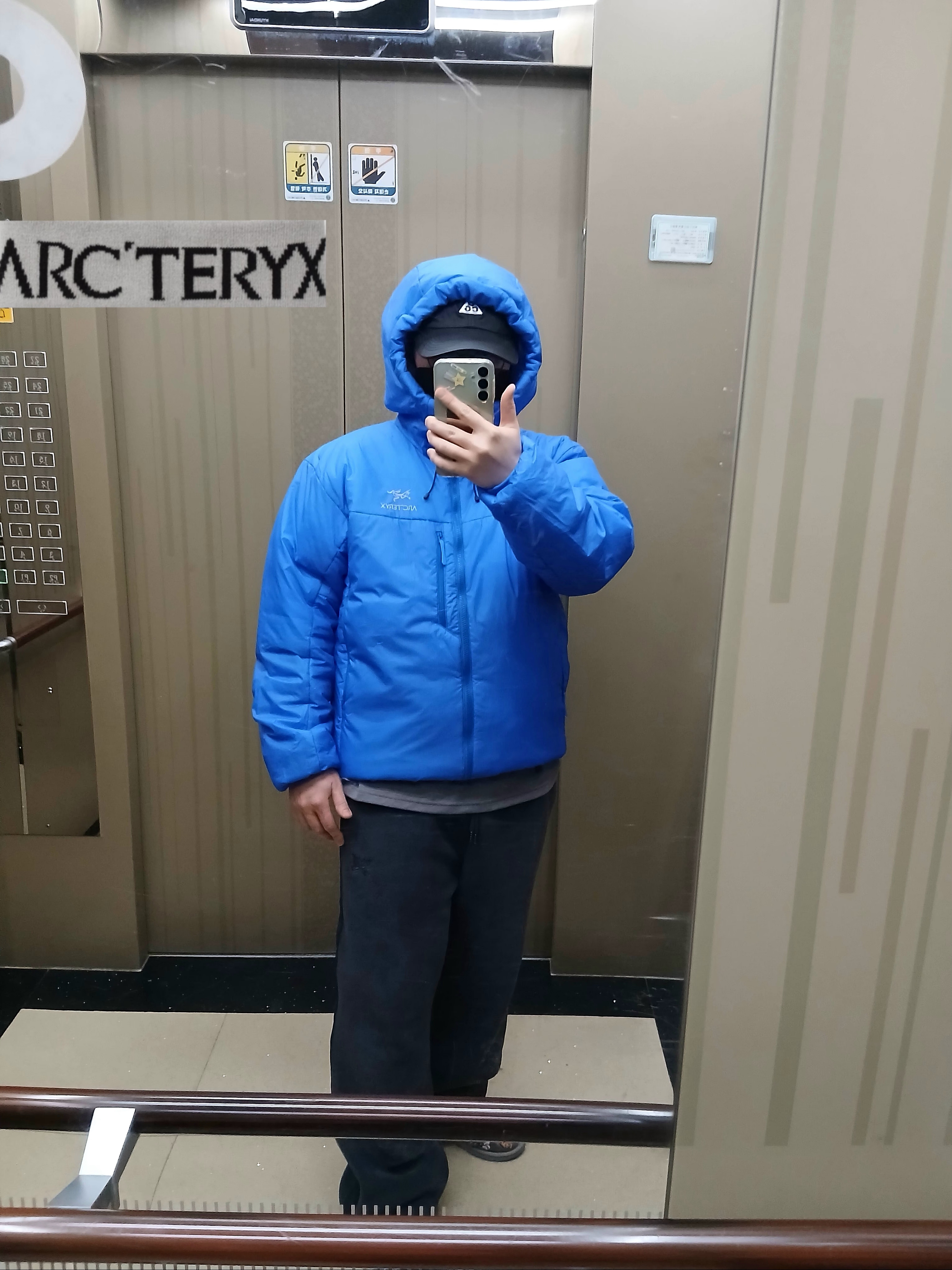 Uniqlo x Needles Fleece Wide Pants Dark Gray - KR, Uniqlo x Needles Fleece Oversized Cardigan Dark Gray - KR 착용 스타일 - 7