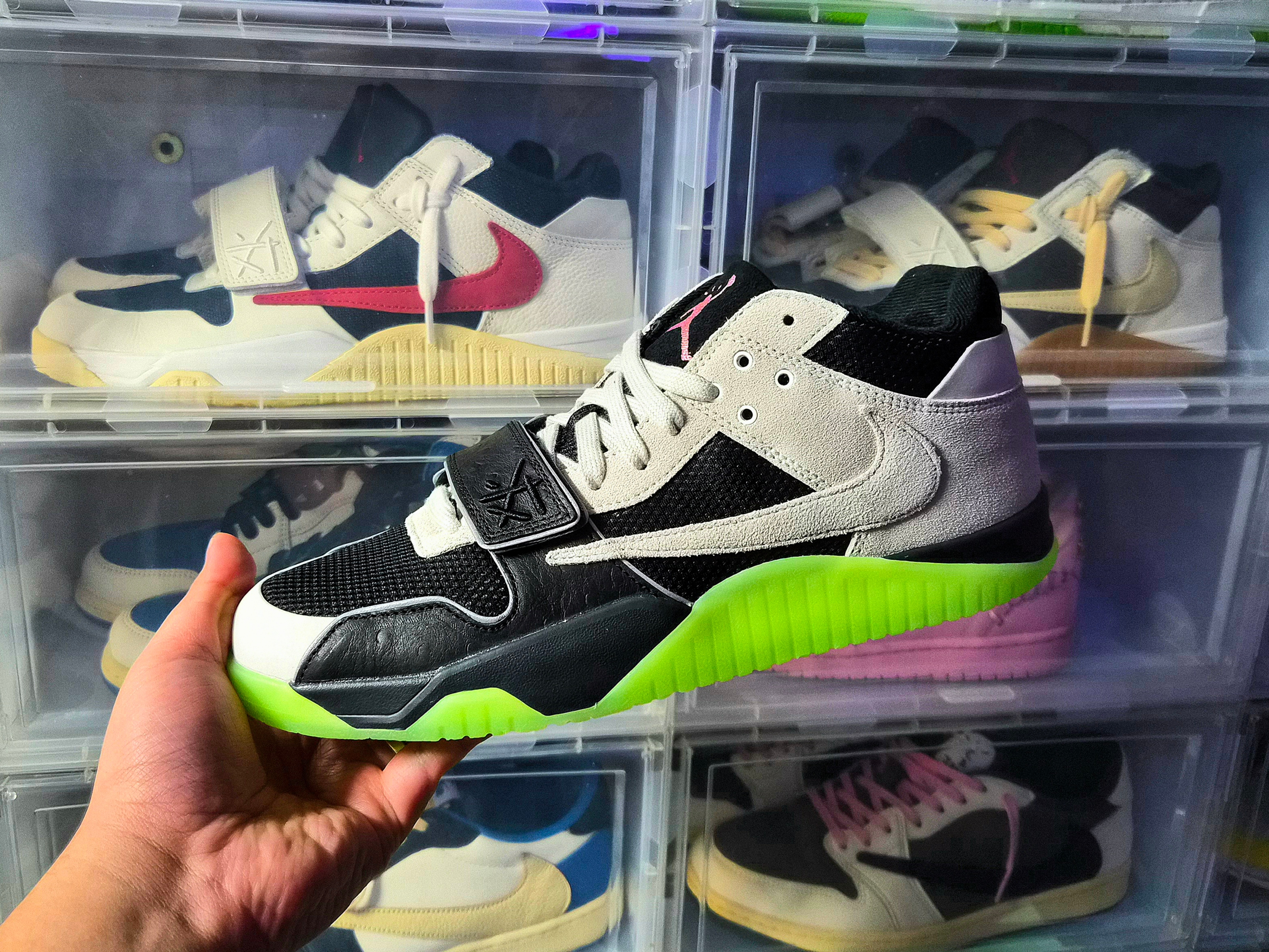 Jordan x Travis Scott x Chase B Jumpman Jack TR Black Night Silver 착용 스타일