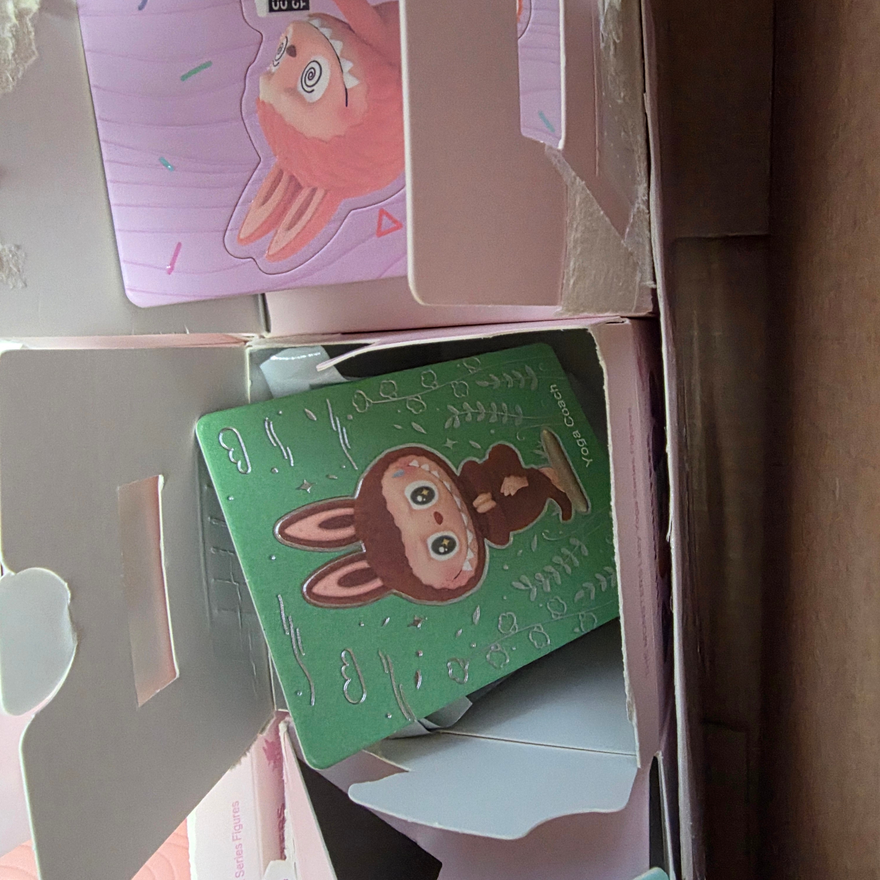 Pop Mart Labubu Lazy Yoga Series Sealed Case (10 Blind Boxes) 착용 스타일