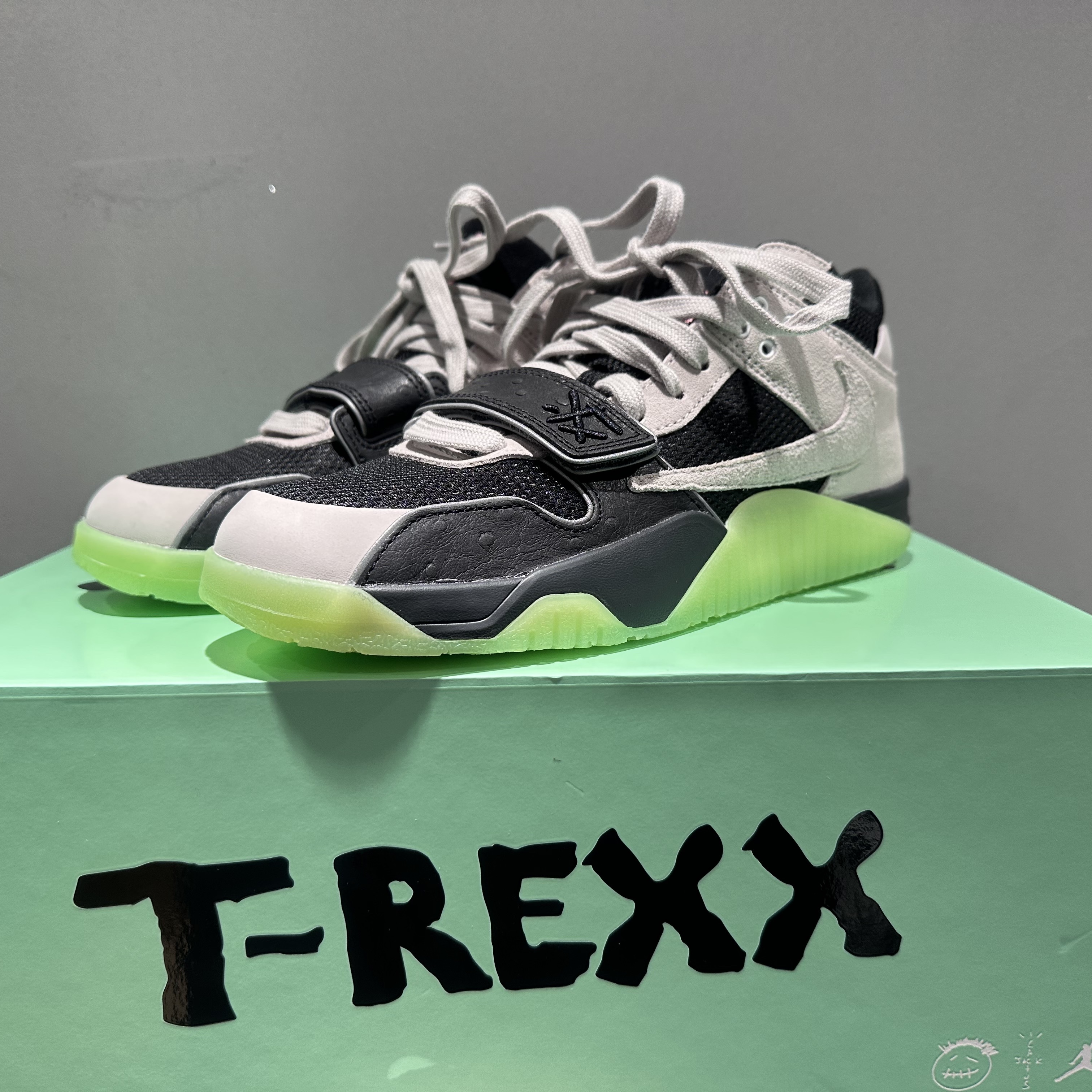 Jordan x Travis Scott x Chase B Jumpman Jack TR Black Night Silver 착용 스타일 - 2