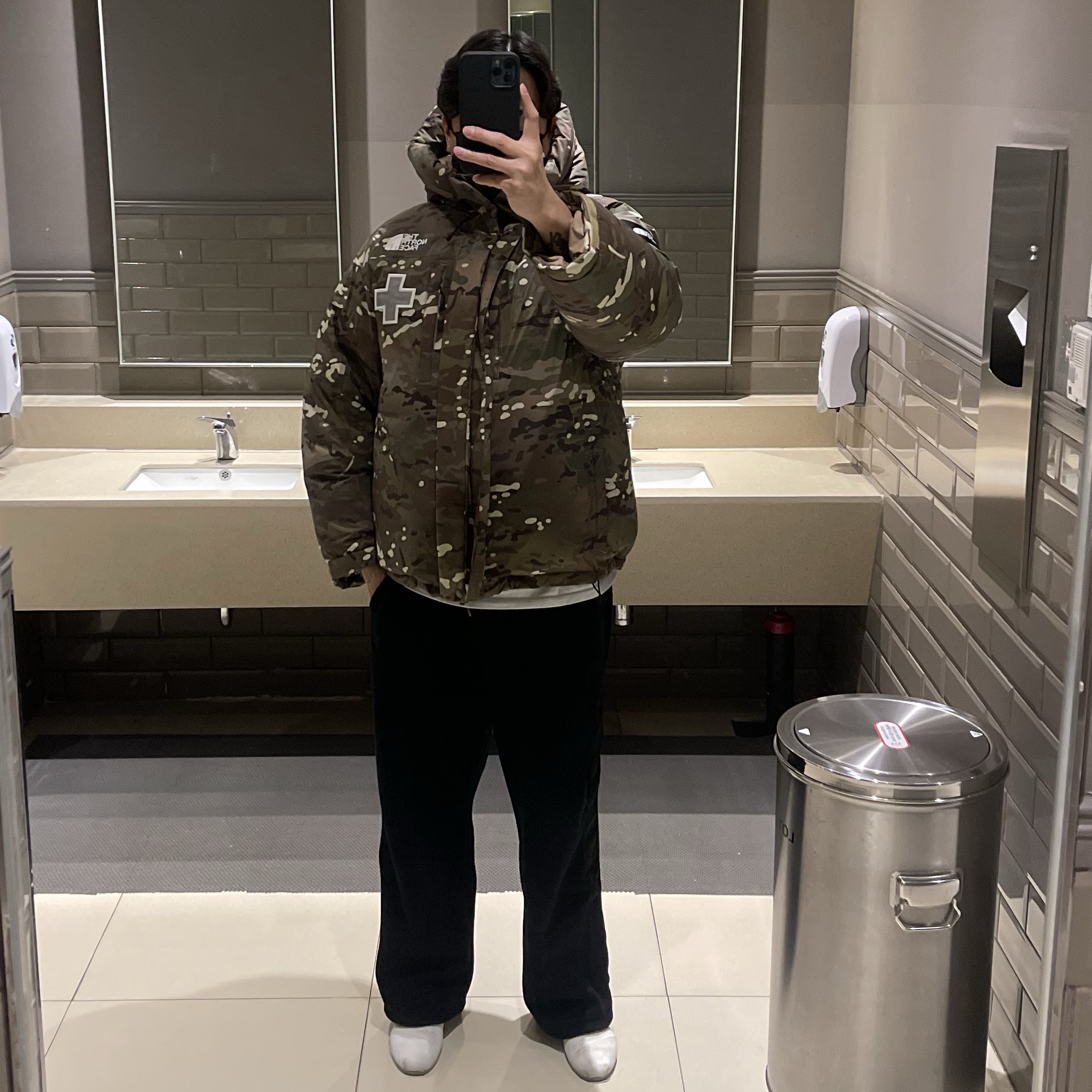 Supreme x The North Face Summit Series Rescue Baltoro Jacket Multi Camo - 22SS 착용 스타일 - 2