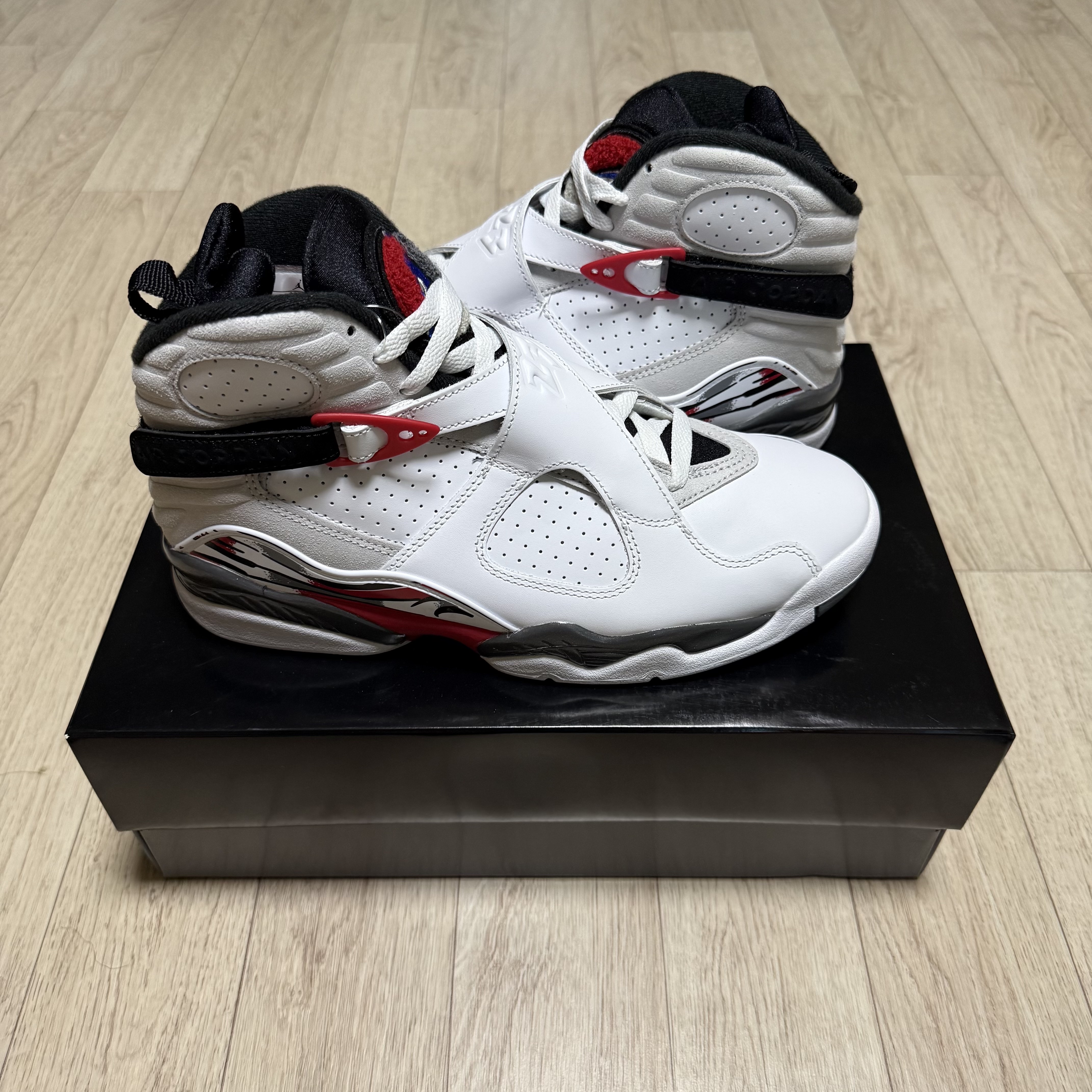 Jordan 8 Retro Bugs Bunny 2025 착용 스타일