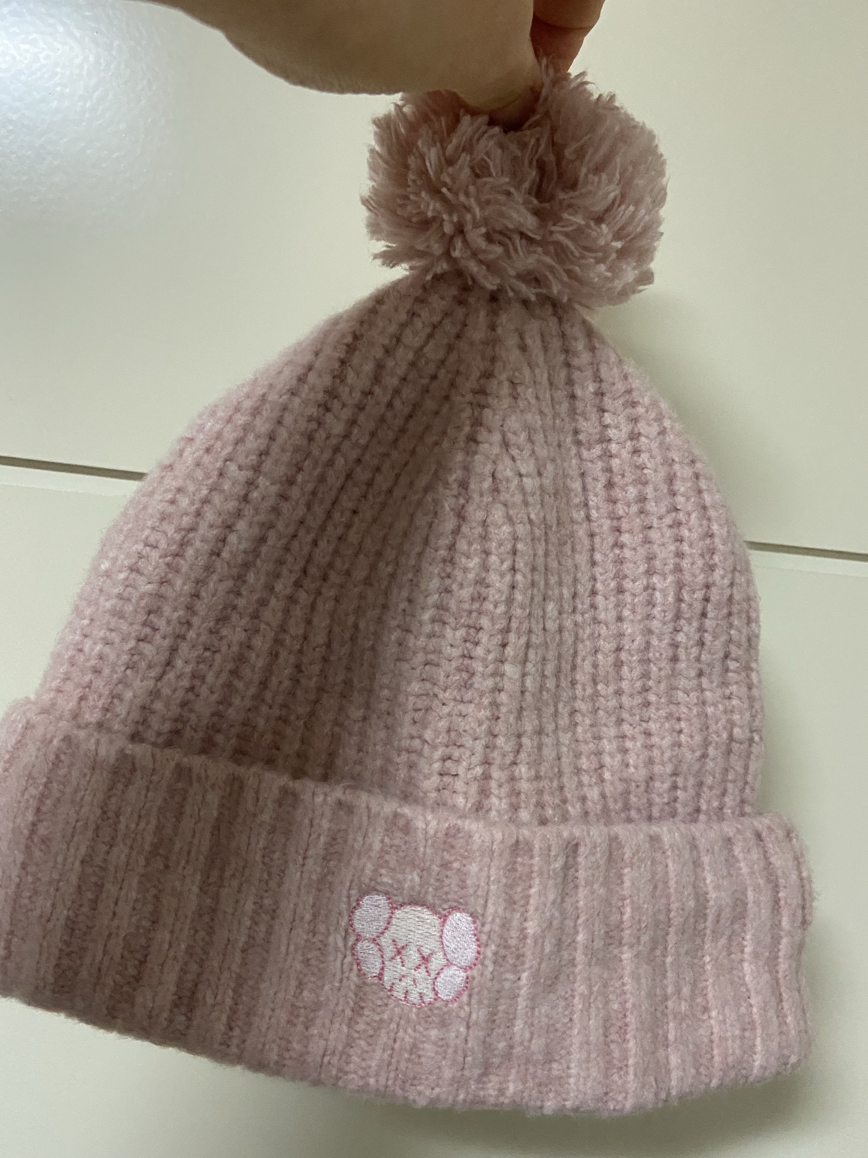 (Kids) Uniqlo x Kaws Heattech Souffle Yarn Knit Cap Pink 착용 스타일