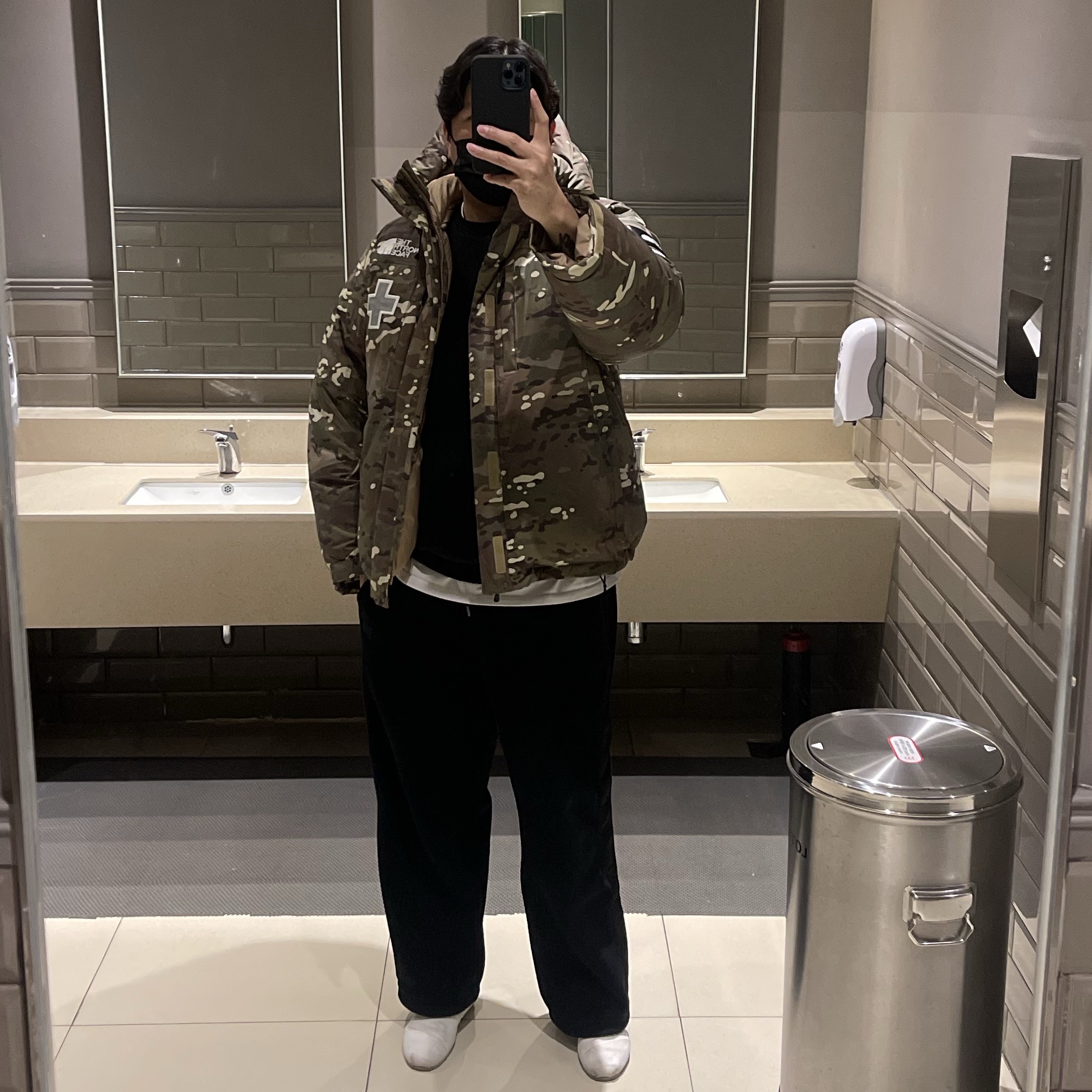 Supreme x The North Face Summit Series Rescue Baltoro Jacket Multi Camo - 22SS 착용 스타일 - 1