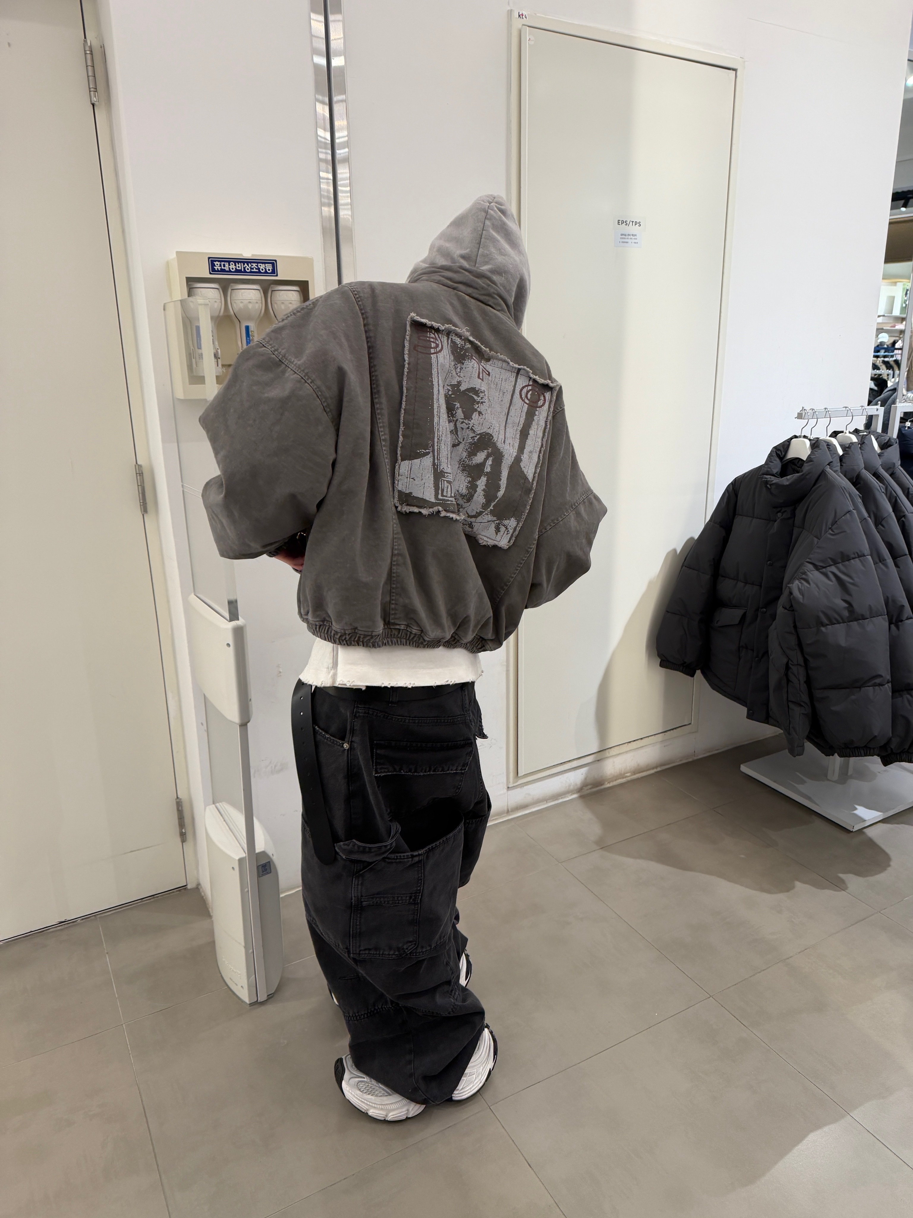 [예약 배송] qualisartifexpereo Hooligan Bomber, Nonnod Double knee cover pants Vintage black 착용 스타일 - 6