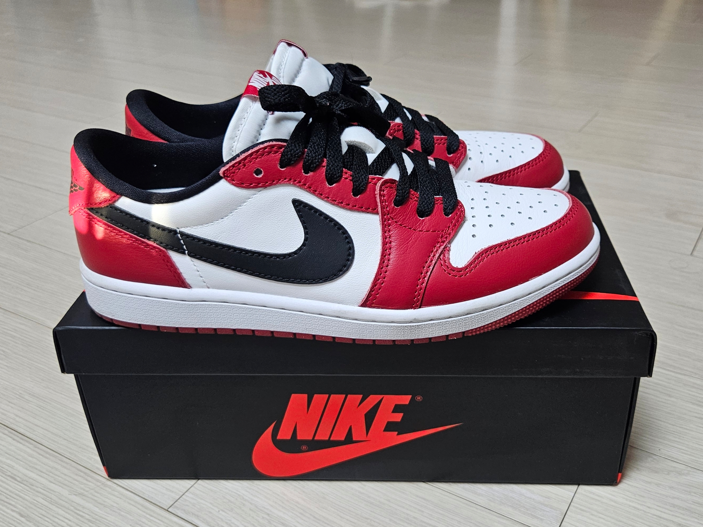 Jordan 1 Retro Low OG Chicago 착용 스타일 - 1