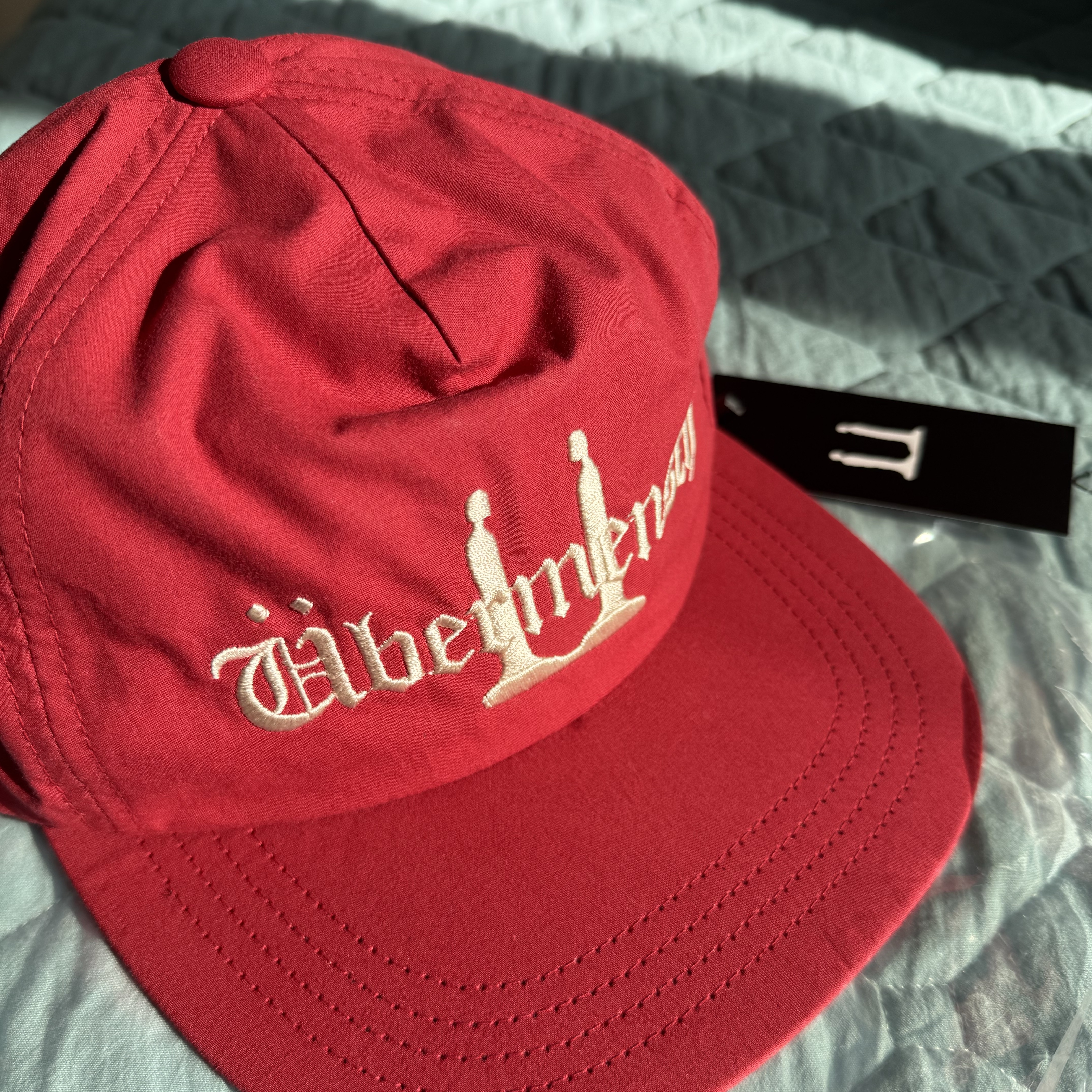 G-DRAGON Ubermensch Cap Burgundy 착용 스타일