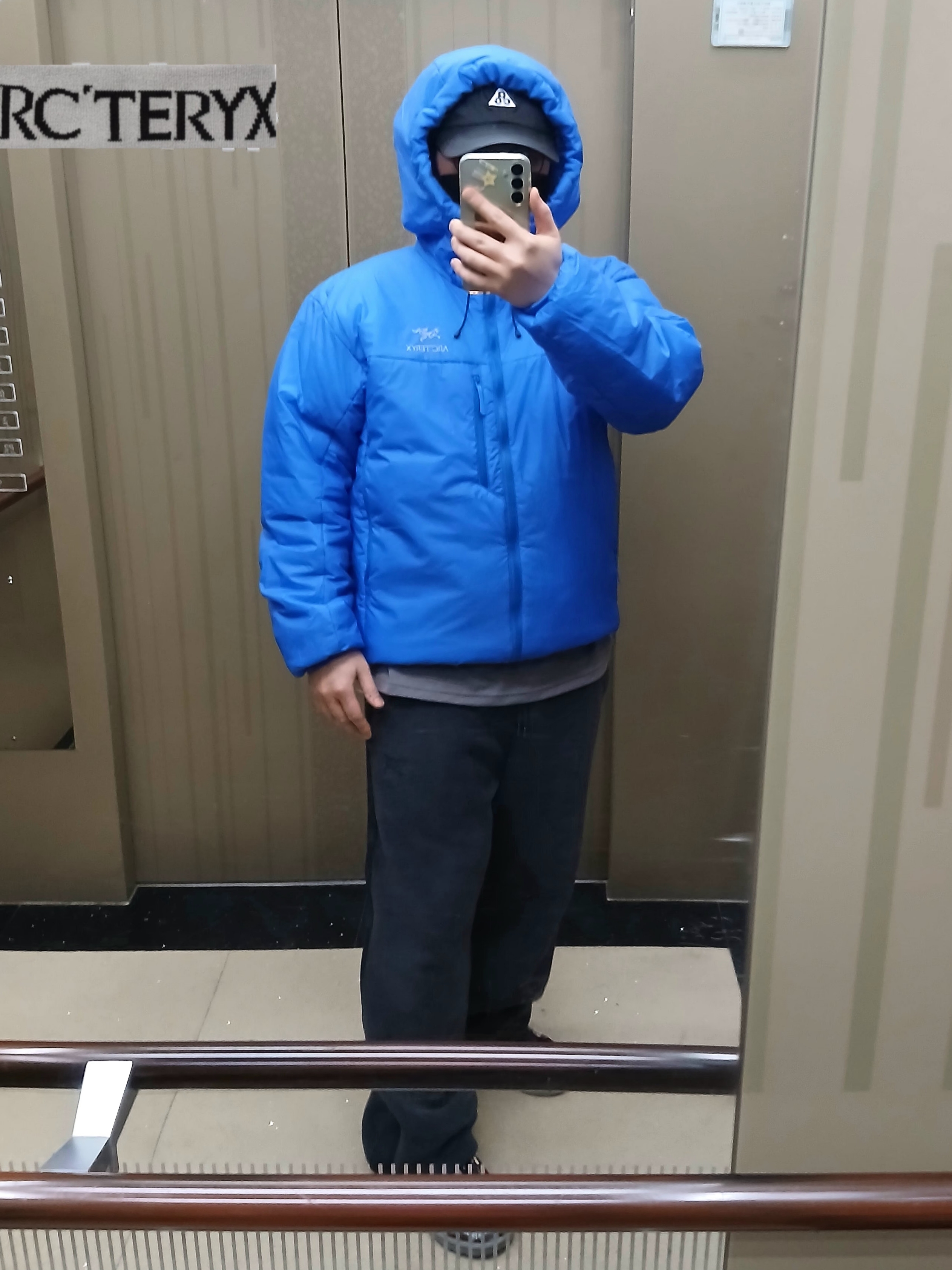 Uniqlo x Needles Fleece Wide Pants Dark Gray - KR, Uniqlo x Needles Fleece Oversized Cardigan Dark Gray - KR 착용 스타일 - 1