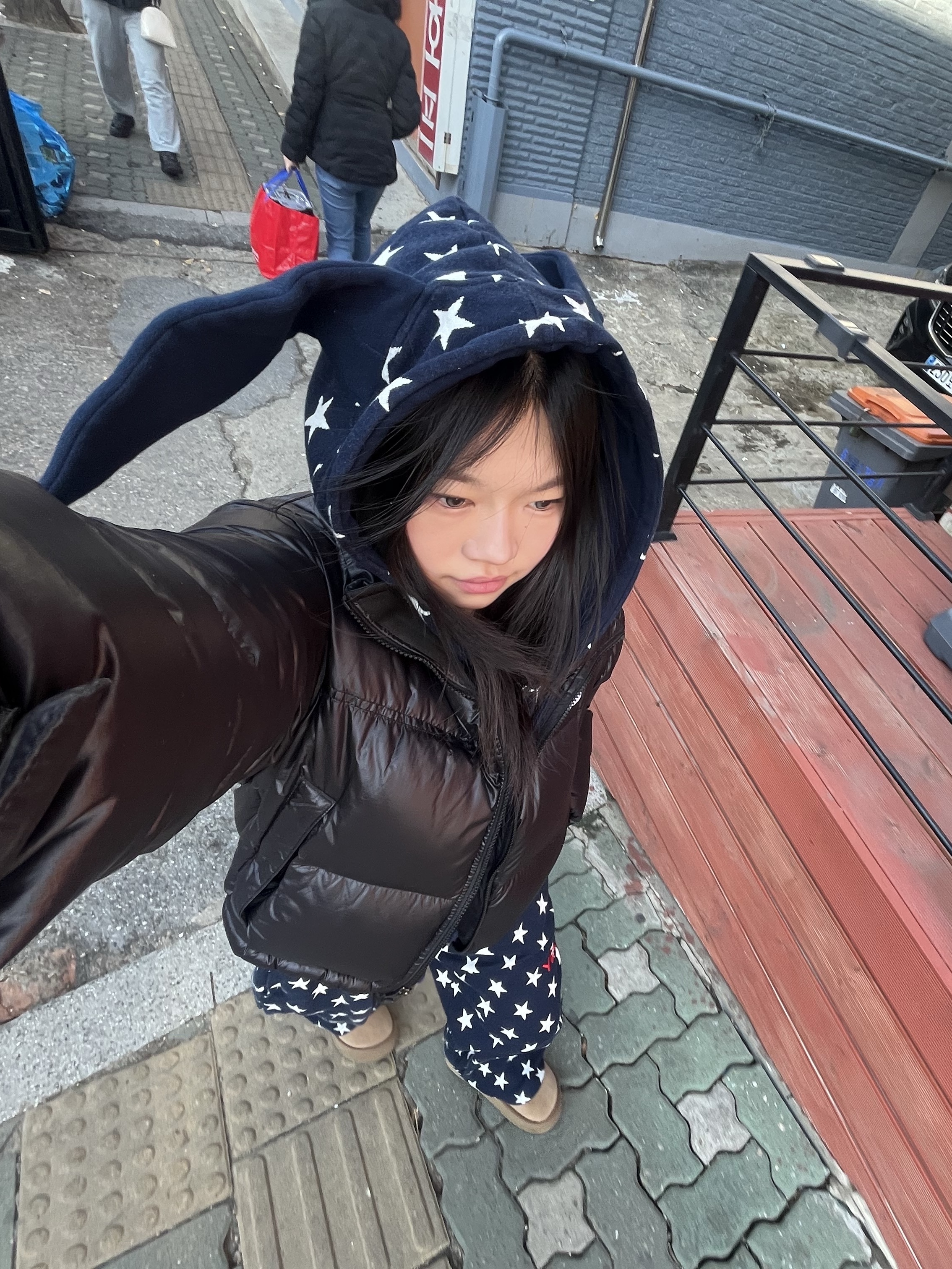 Yegg Star Brnny Hoodie Navy, Yegg Star Pants Navy 착용 스타일 - 4