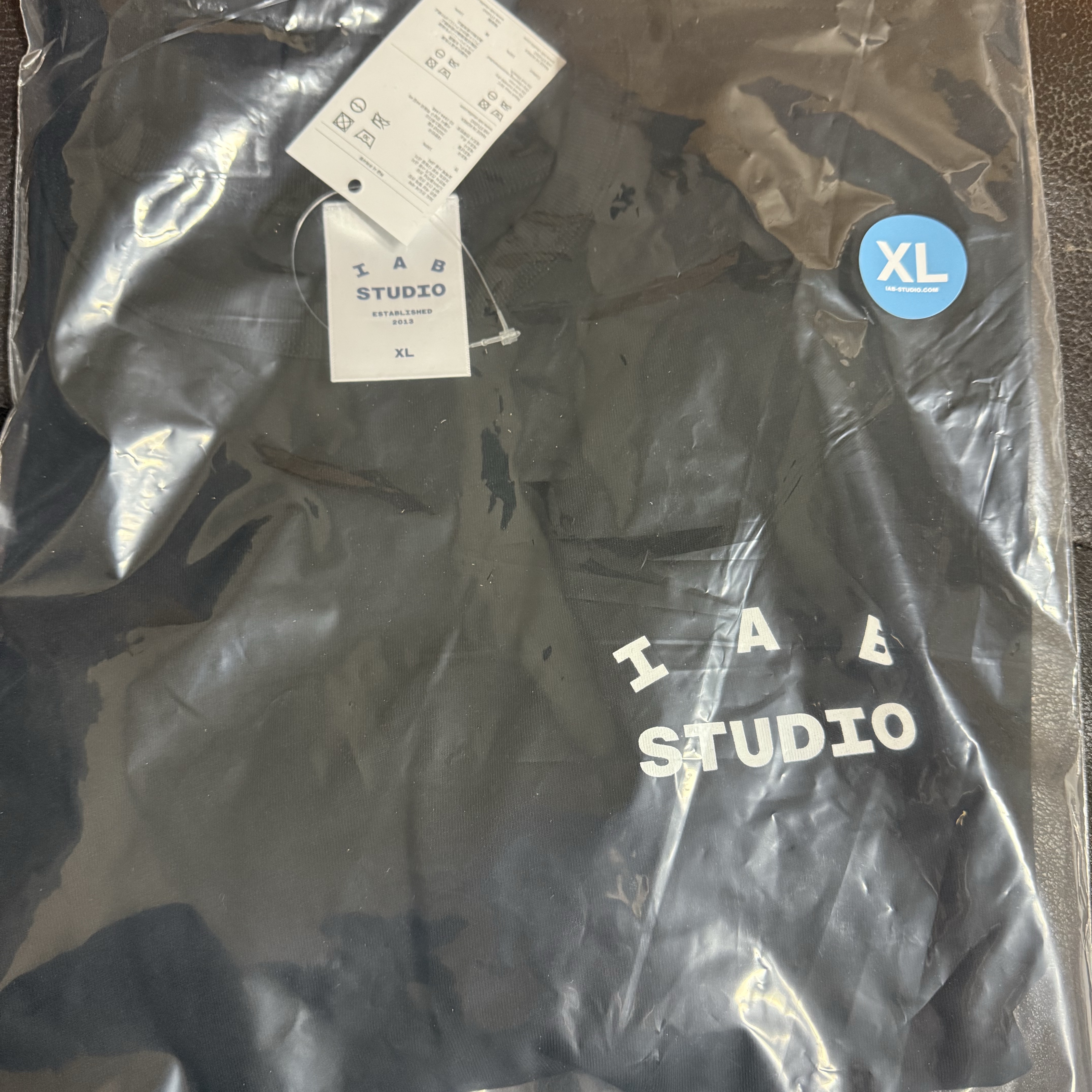 IAB Studio IAB Light Long Sleeve Black 착용 스타일