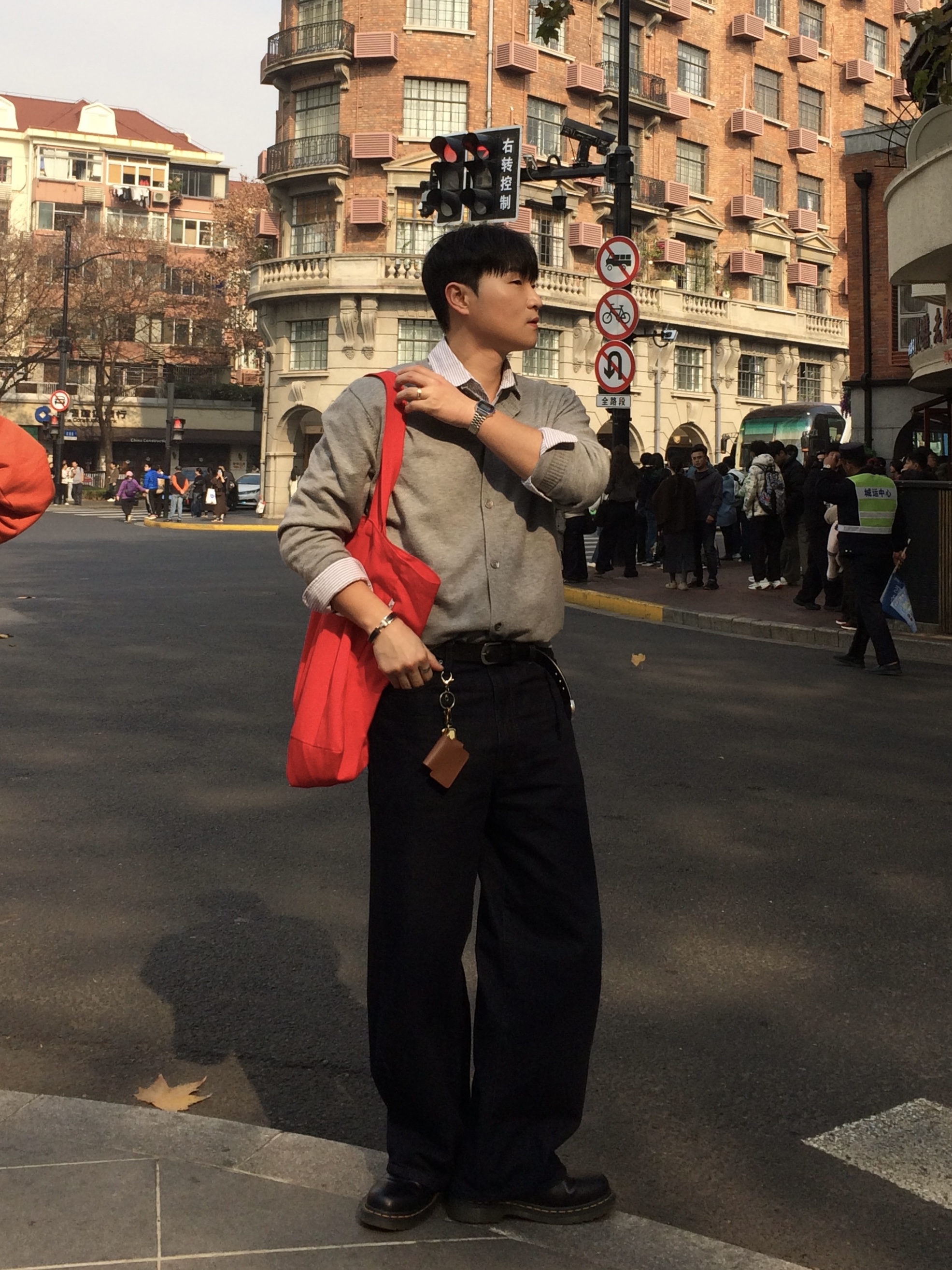 noun Wide Curved Denim Pants One Washed, Dr. Martens 1461 Smooth Black 착용 스타일 - 1