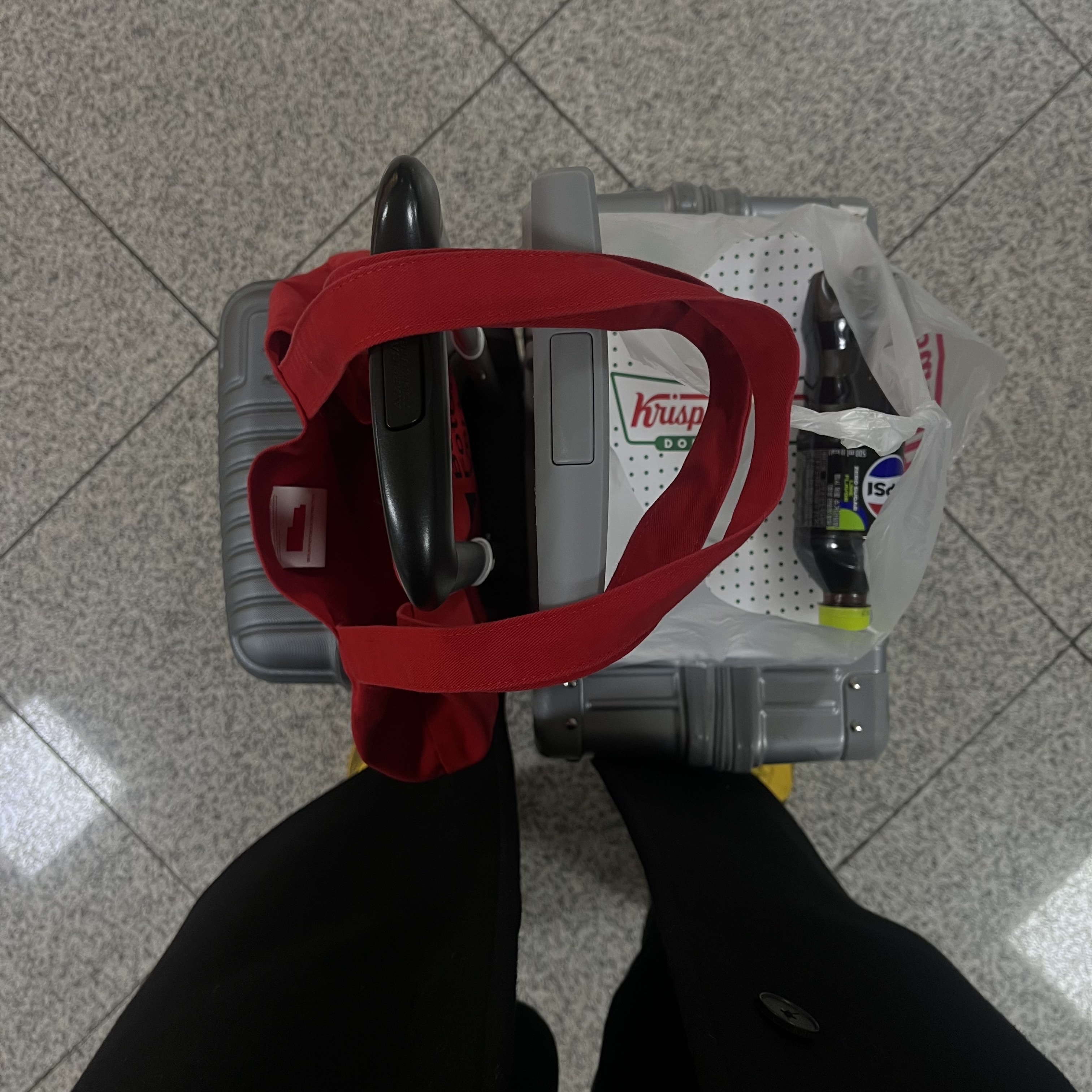 Berlin Photobook Distribution 002 Bag Red 착용 스타일 - 2