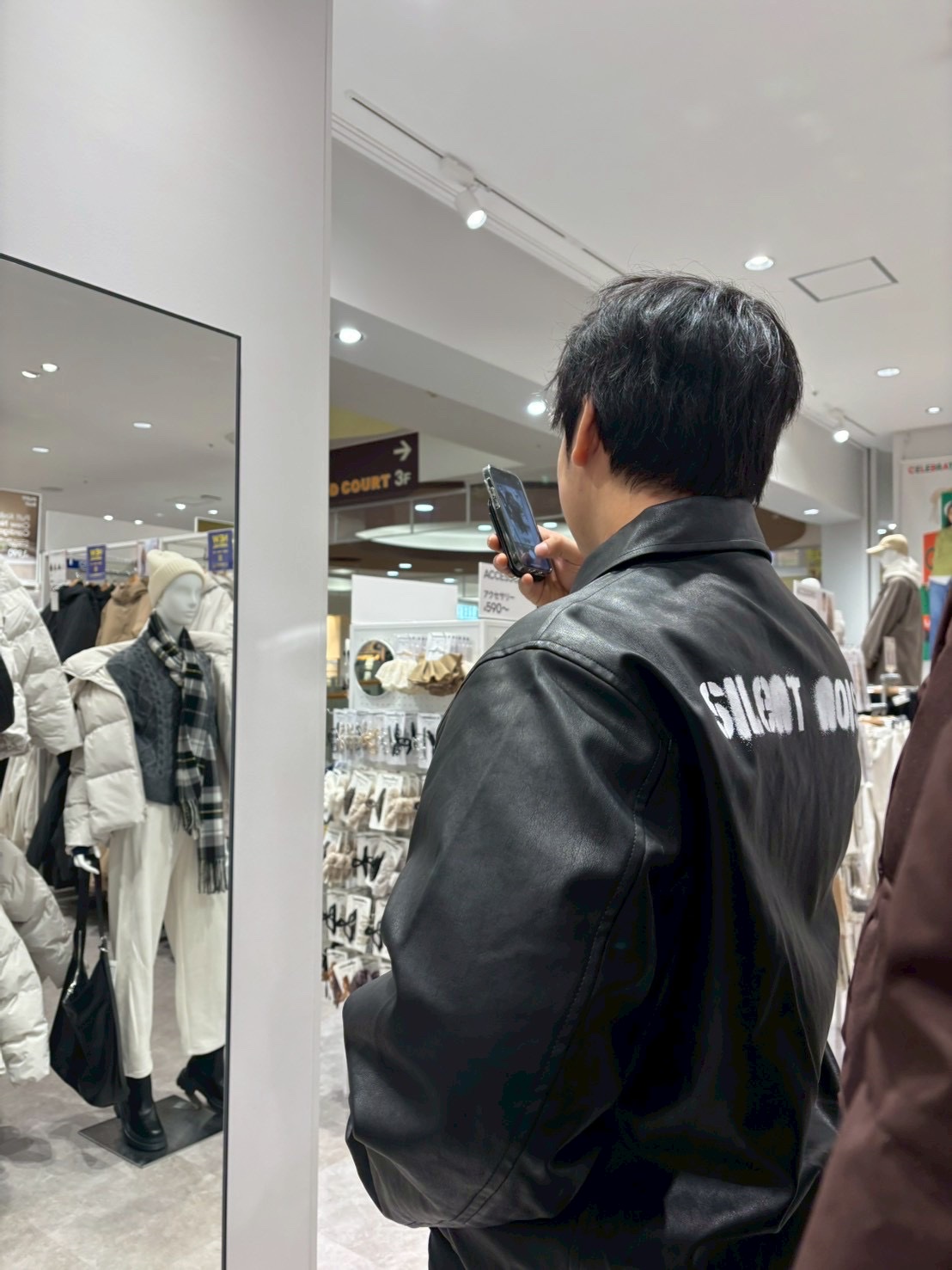 GU x Undercover Zip-Up Blouson Black 착용 스타일 - 2