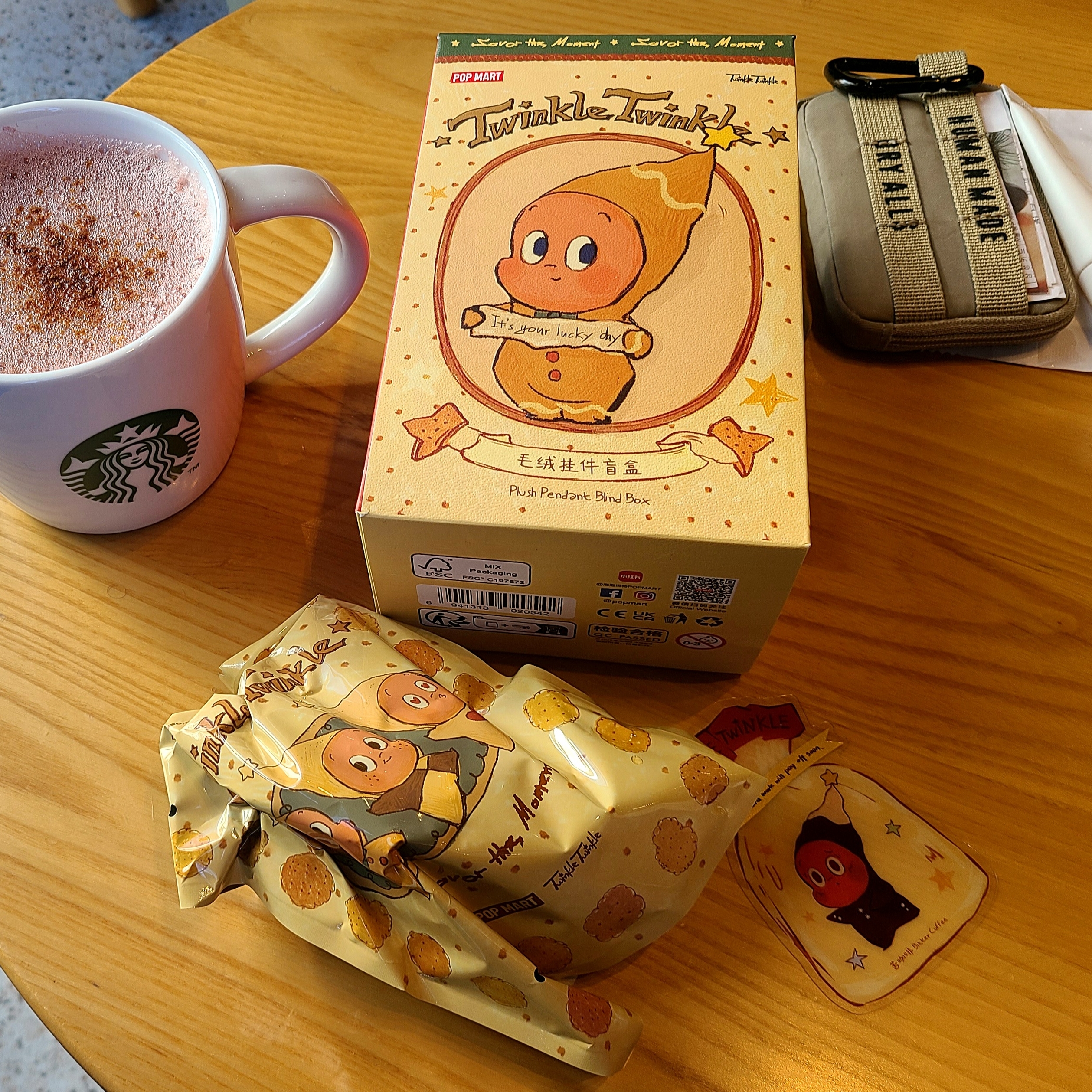 Pop Mart Twinkle Twinkle Savor the Moment Series-Fresh-Baked Mini Cookies Plush Pendant Blind Box (1 Blind Box) 착용 스타일