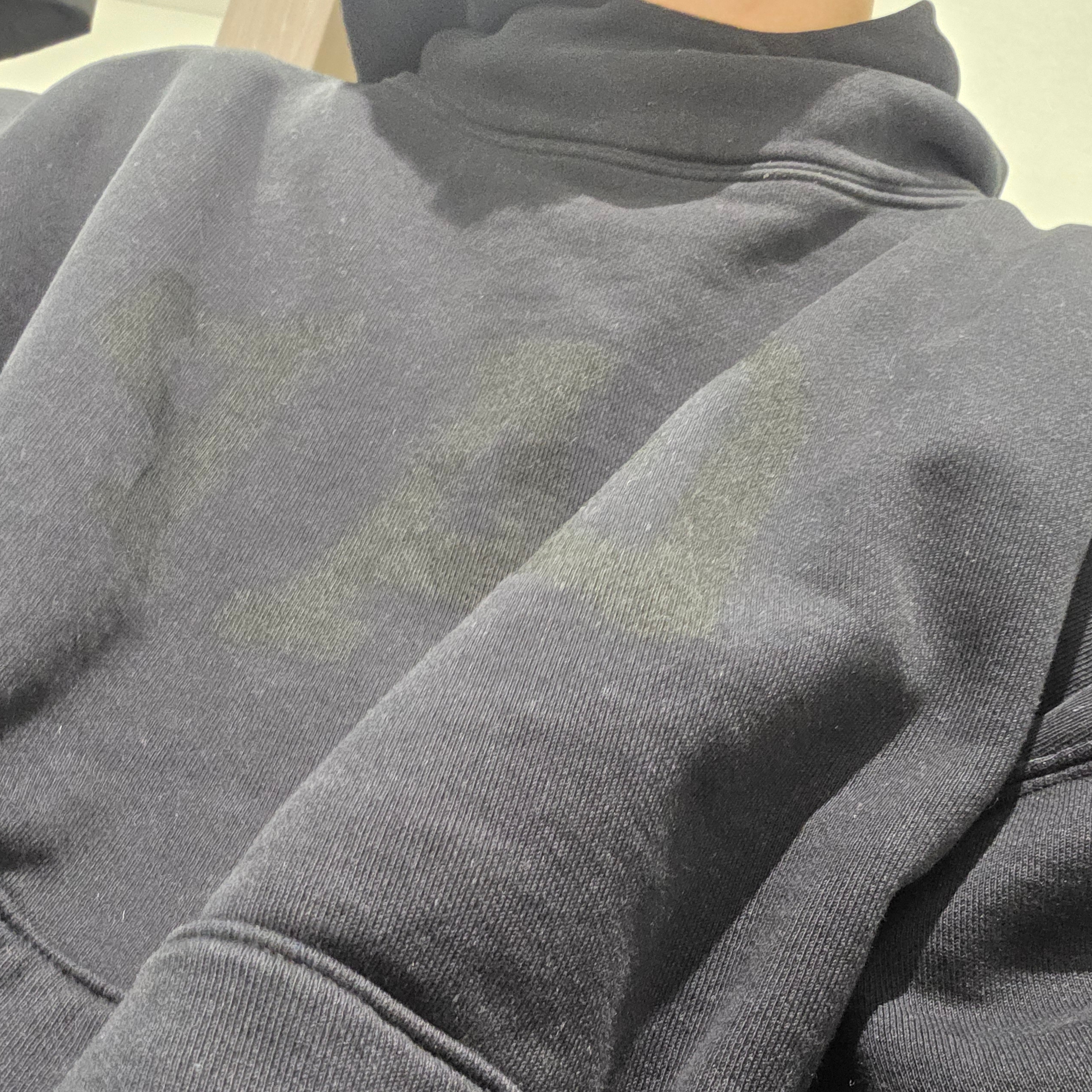 Yeezy Gap Engineered By Balenciaga Dove Hoodie Washed Black 착용 스타일