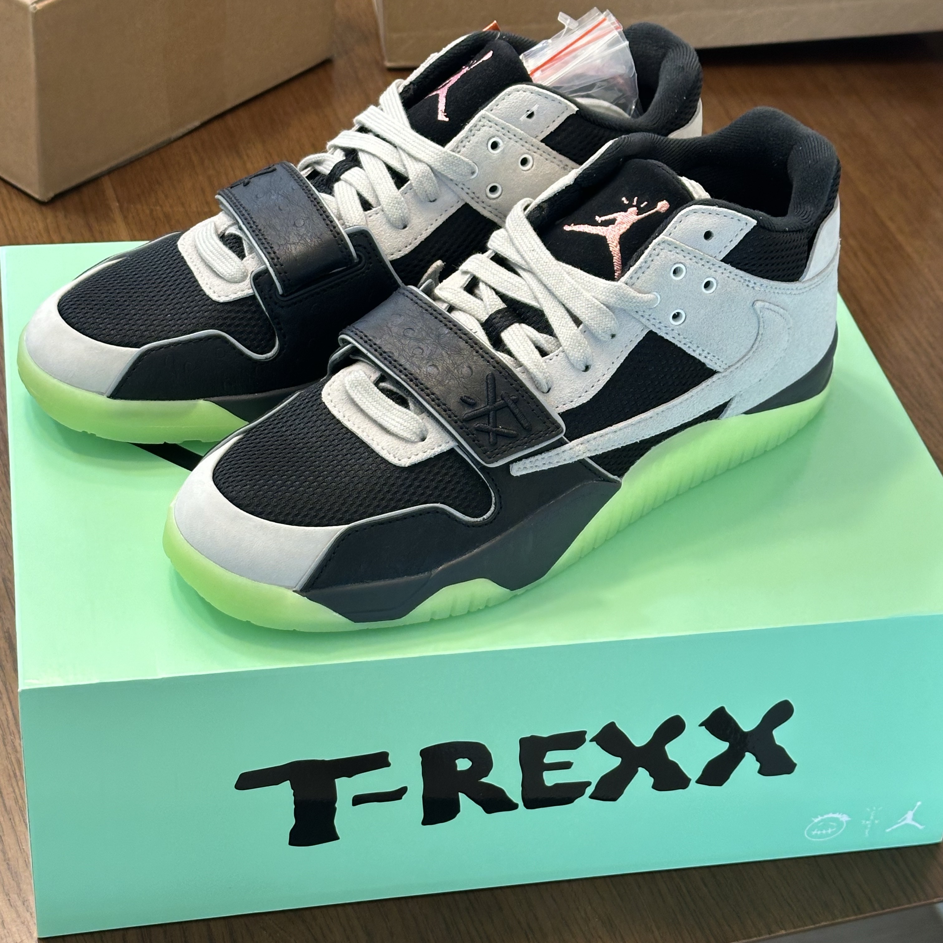 Jordan x Travis Scott x Chase B Jumpman Jack TR Black Night Silver 착용 스타일 - 2