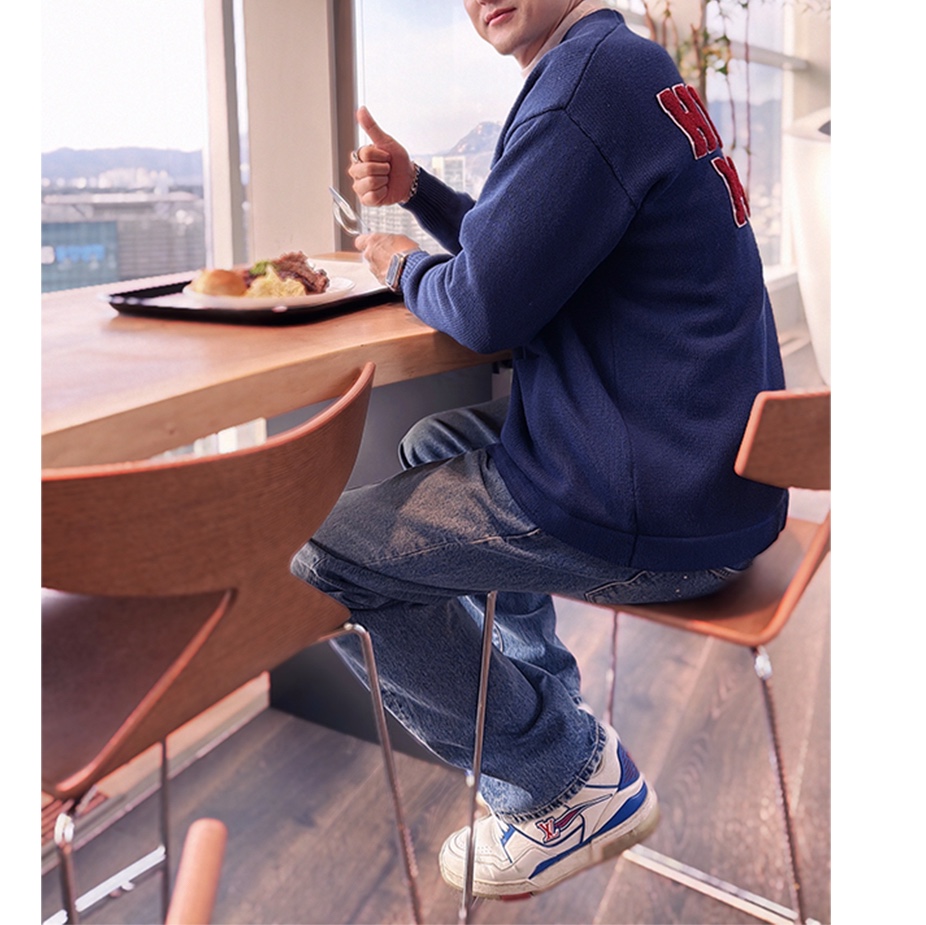 Human Made Low Gauge Knit Cardigan Blue, Louis Vuitton LV Trainer Sneaker White 착용 스타일 - 2