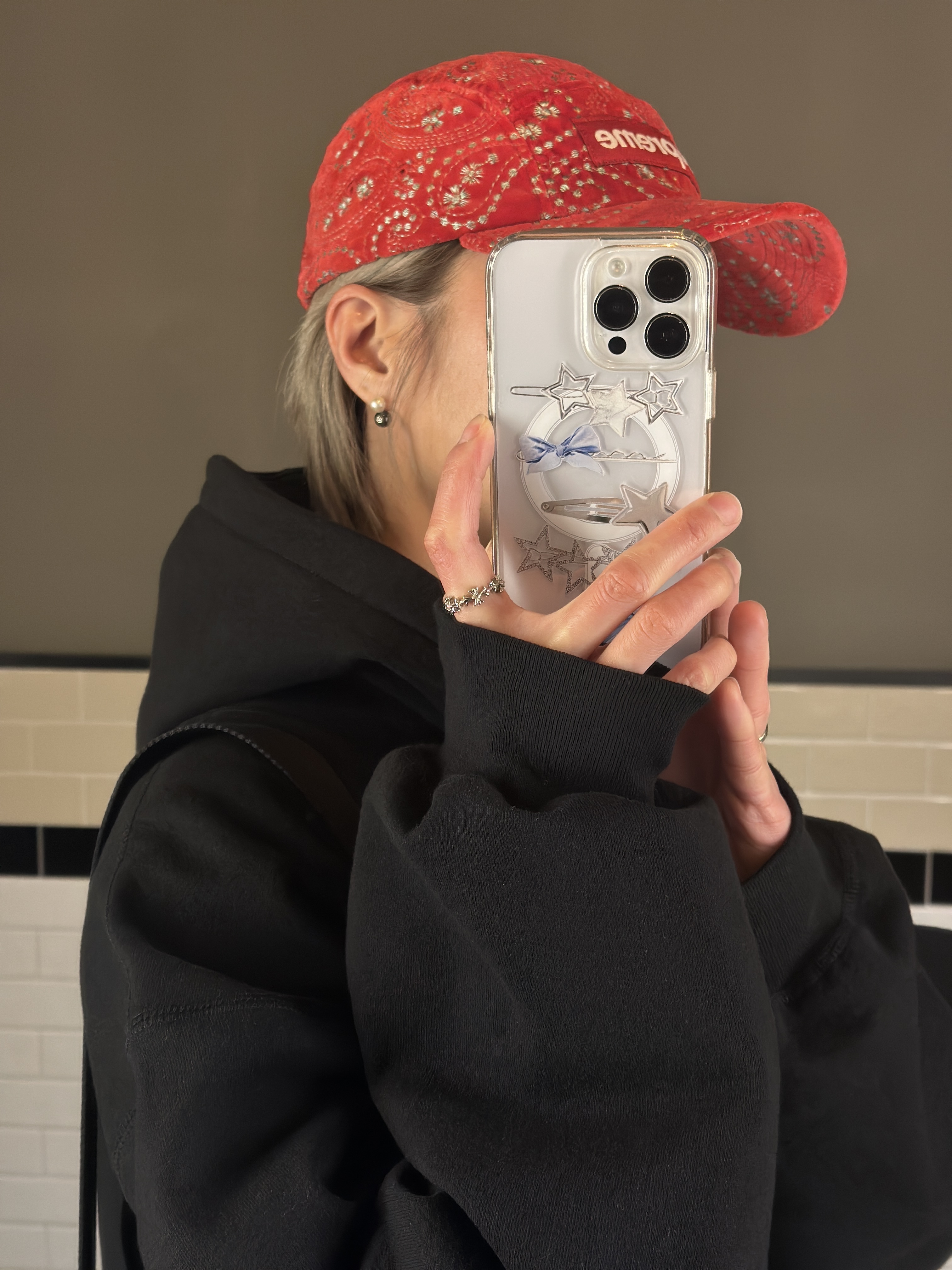 Supreme Box Logo Hooded Sweatshirt Black - 25FW, Supreme Velvet Paisley Camp Cap Red - 23FW 착용 스타일 - 4