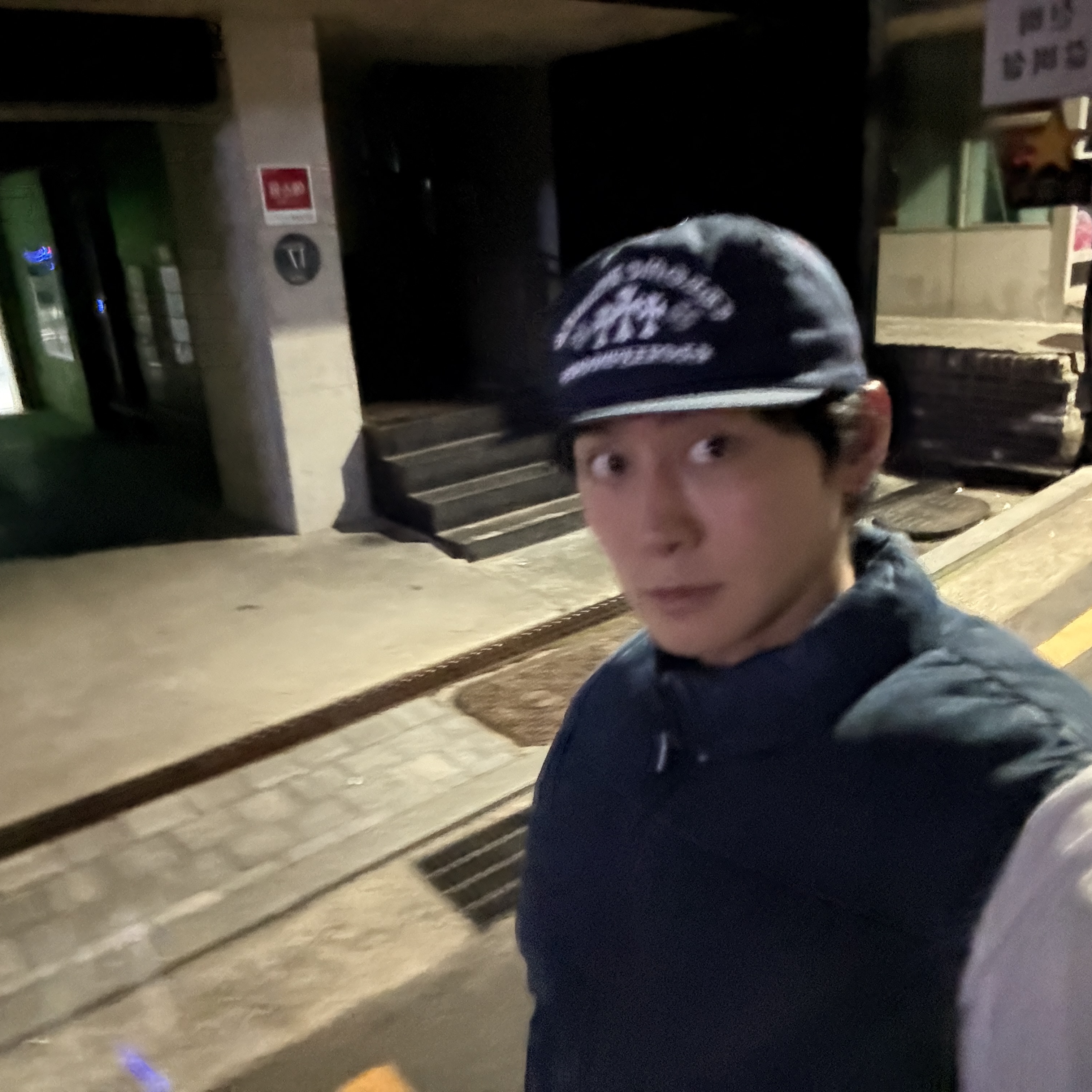 Chrome Hearts Gas Station Cemetery Trucker Hat Navy, Supreme x Nike Denim Puffer Vest Indigo - 24SS 착용 스타일 - 4